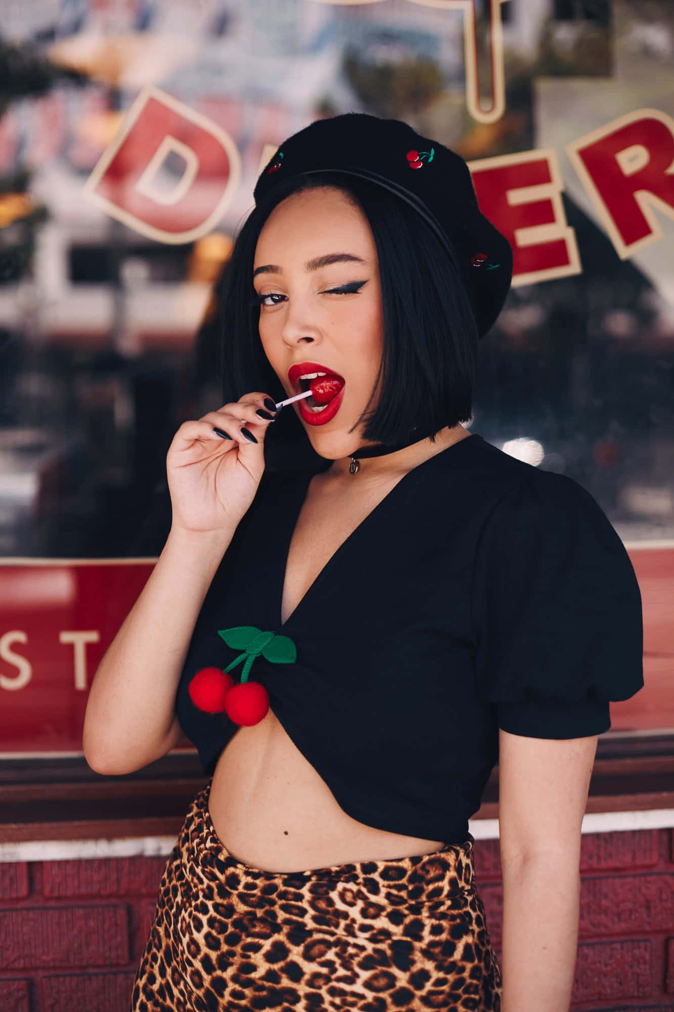 Kaunis laulaja-lauluntekijä Doja Cat upeassa esiintymisessään Taustakuvat