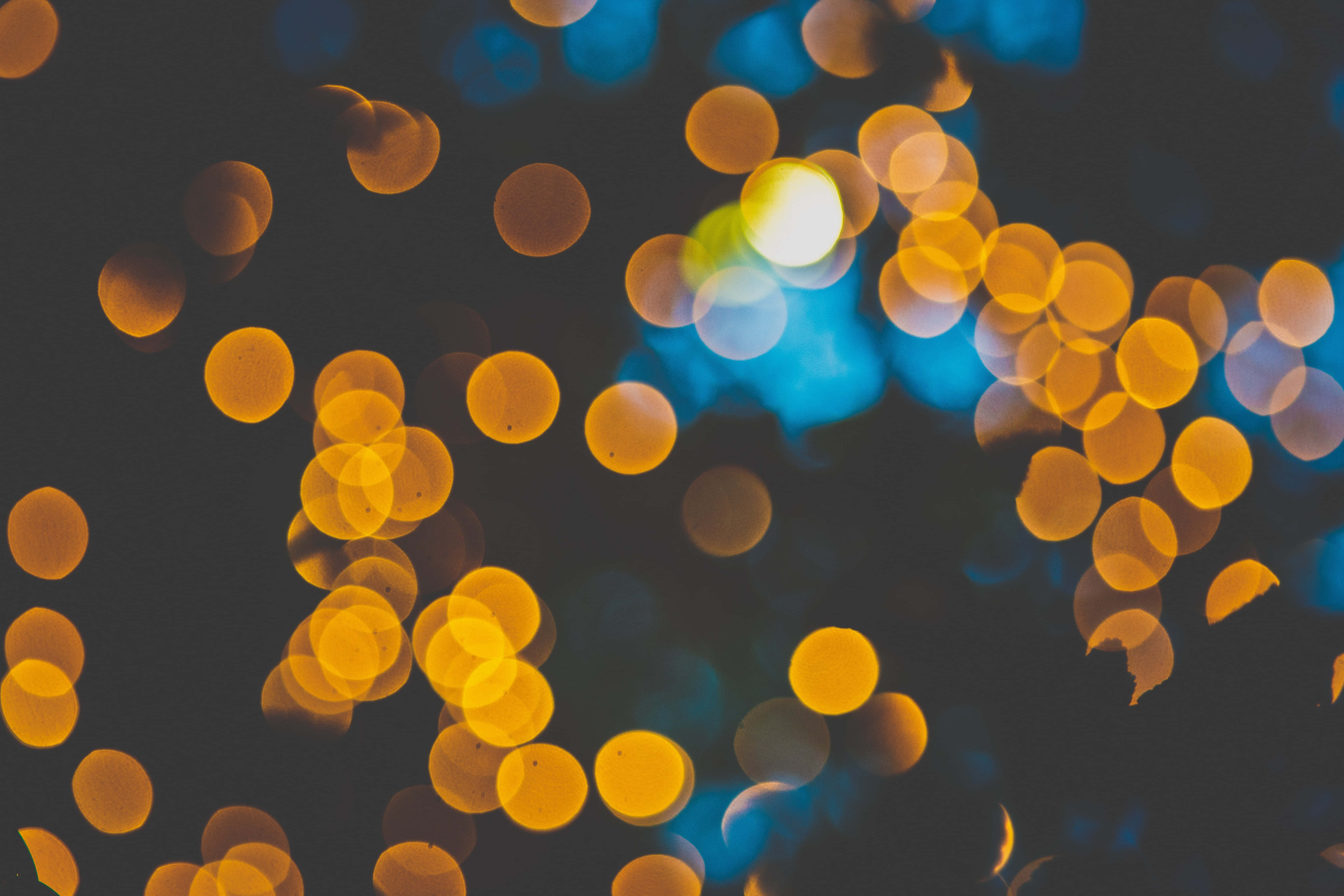 Keltainen ja sininen bokeh-valotausta Taustakuvat