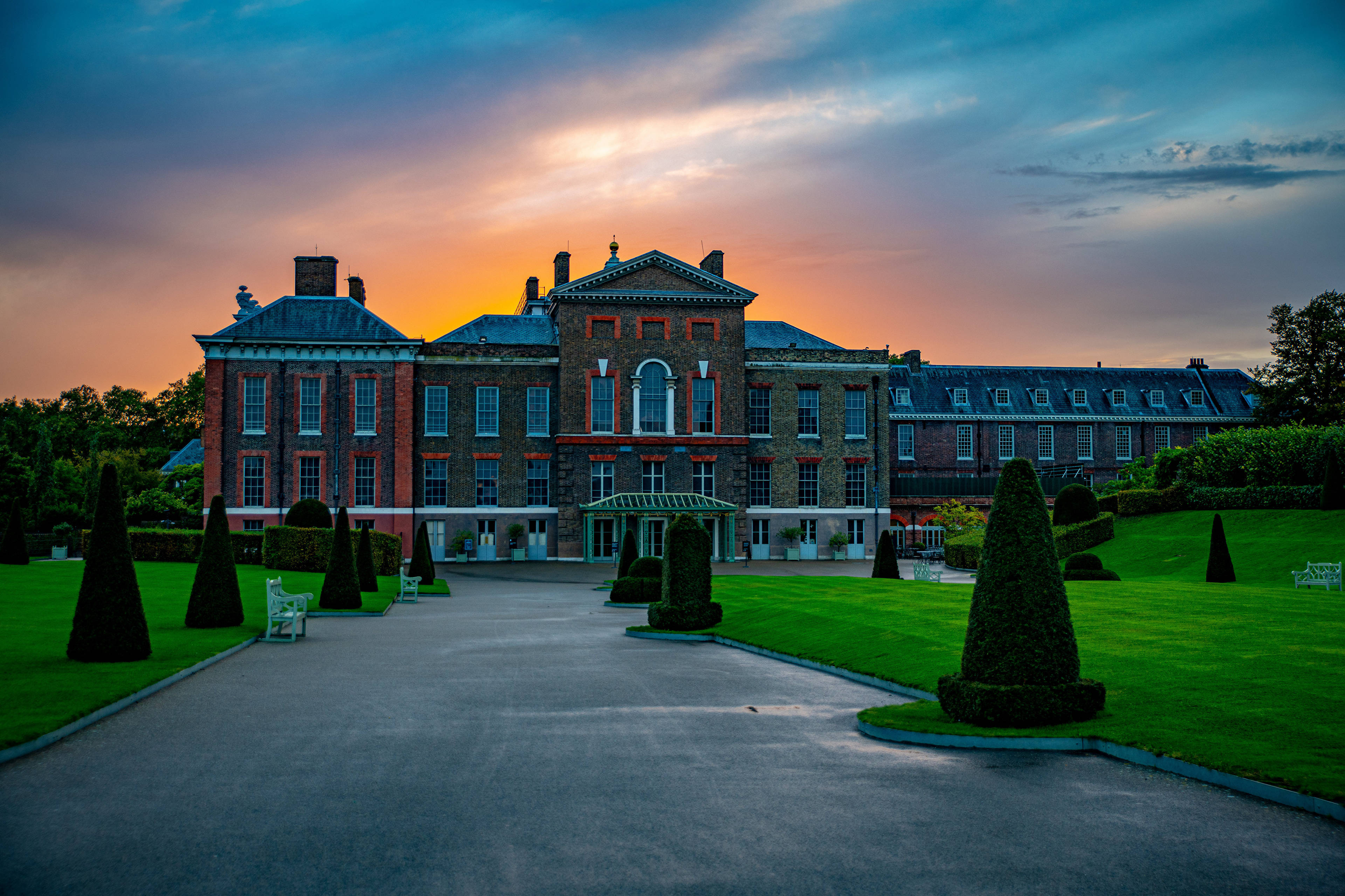 Kensington Palace valokuvattu auringonlaskun aikaan Taustakuvat