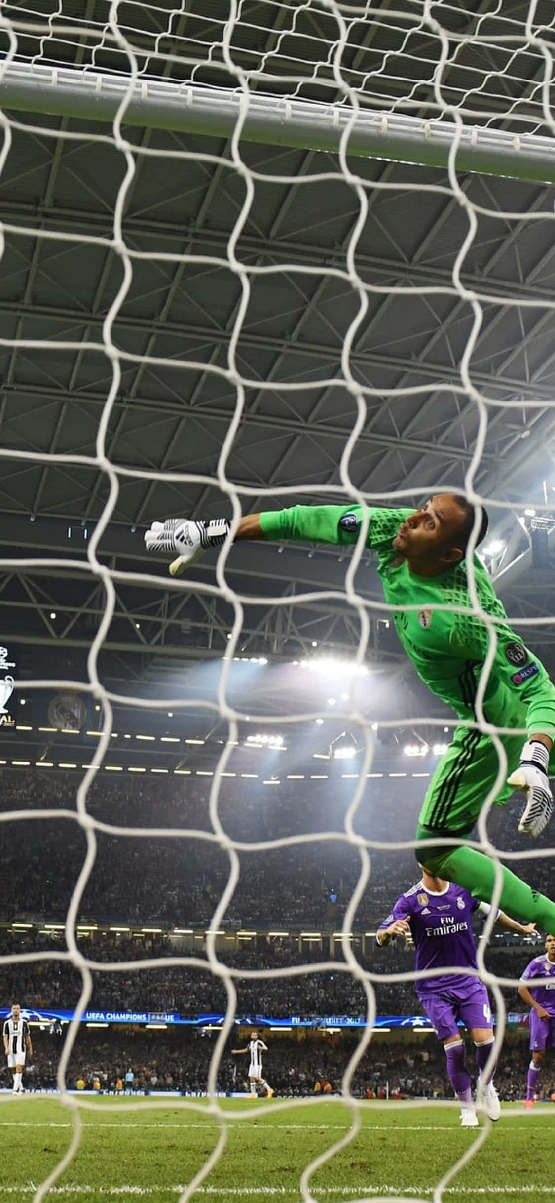 Keylor Navas toiminnassa kentällä Taustakuvat