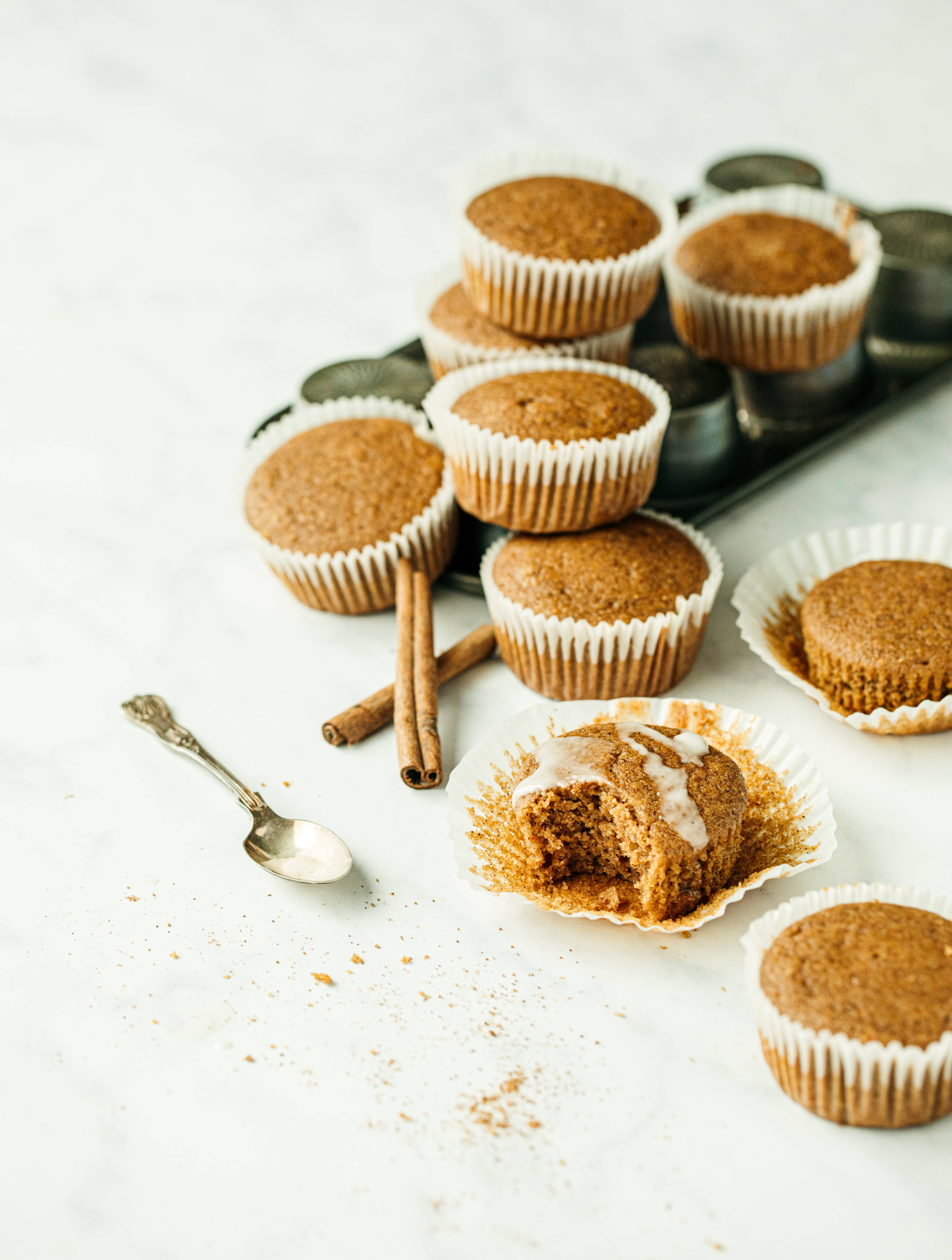 Kultaiset ruskeat muffinit Taustakuvat