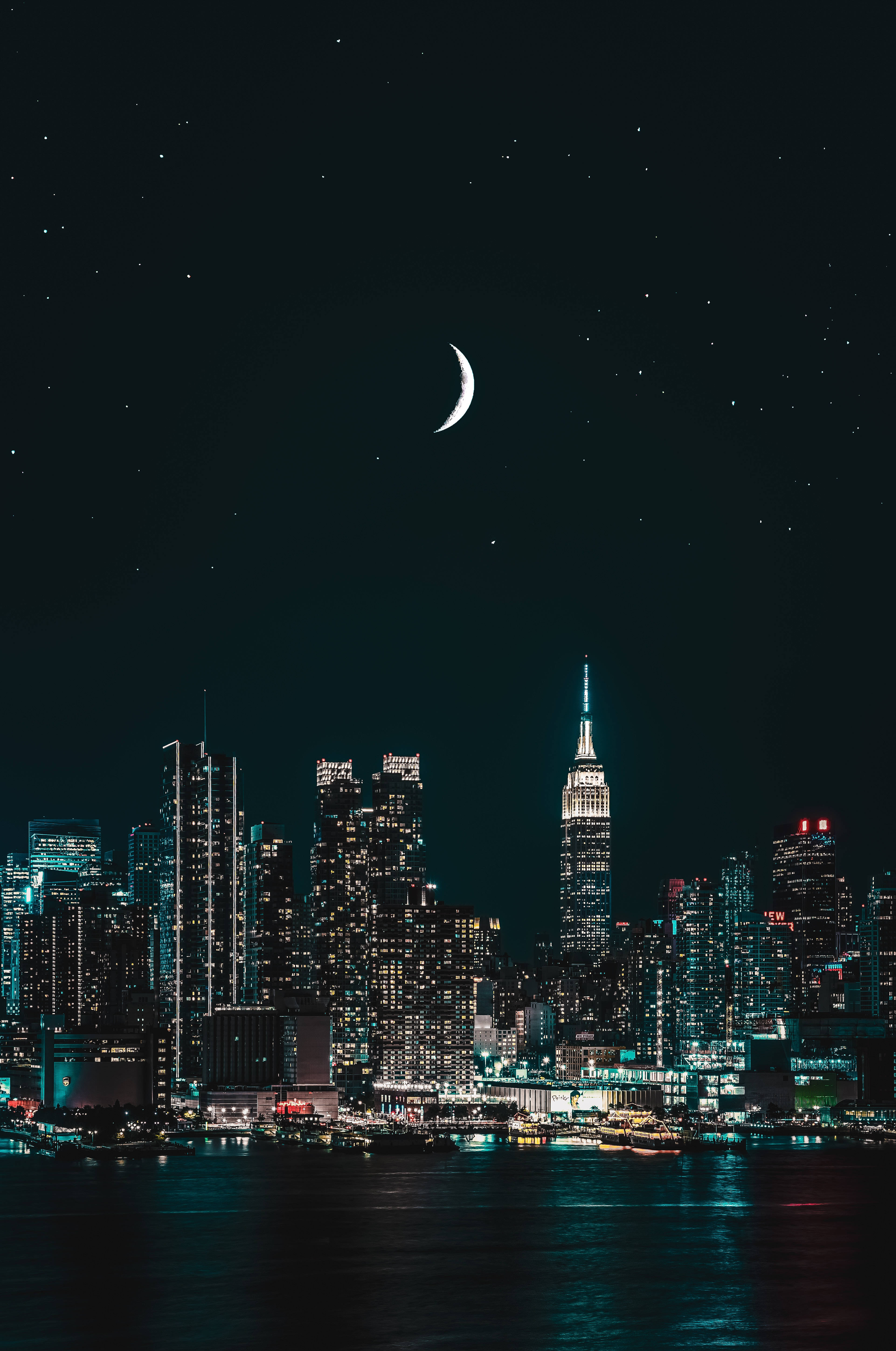 Kuu ja New Yorkin yö iPhone Taustakuvat
