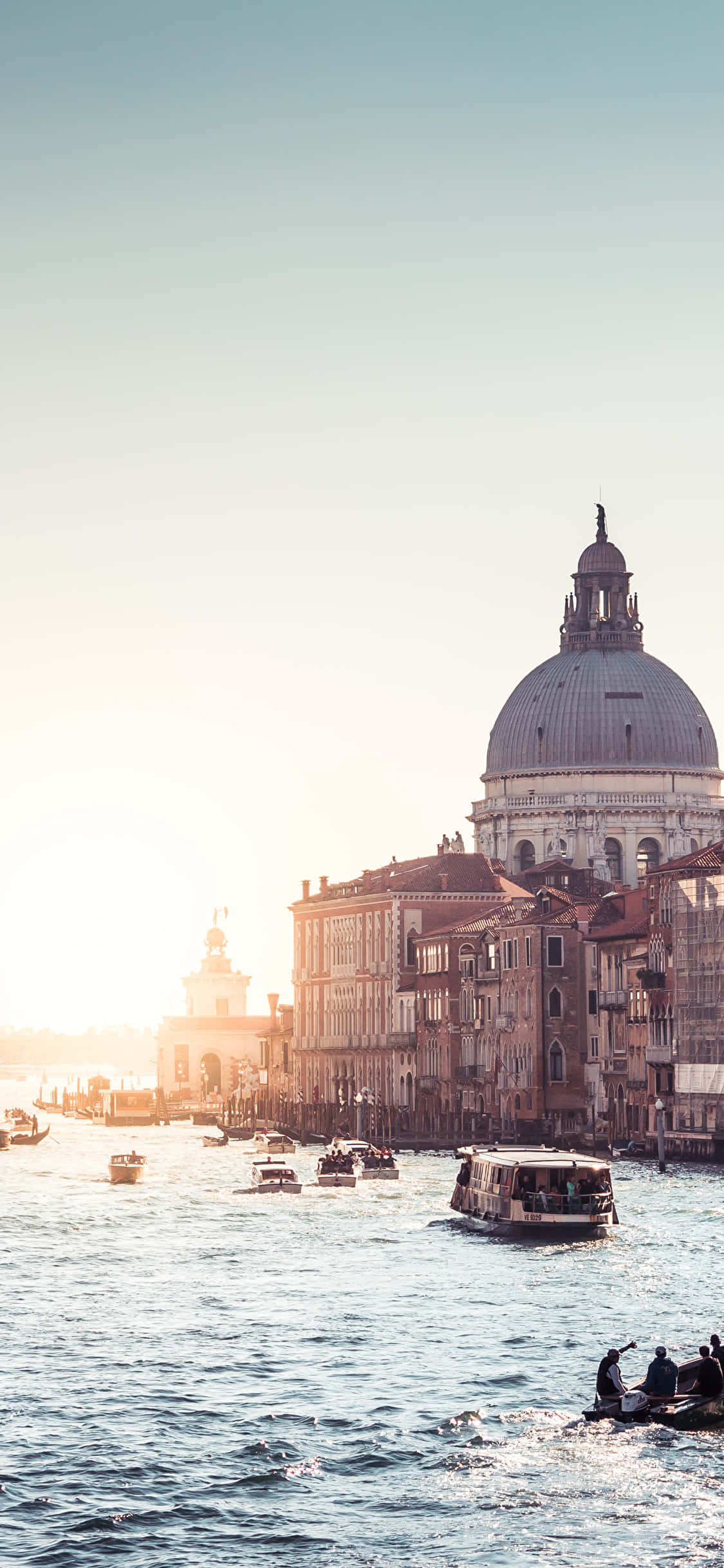 Kuvateksti: Panoraamanäkymä kauniista Roomasta, Italiasta. Taustakuvat