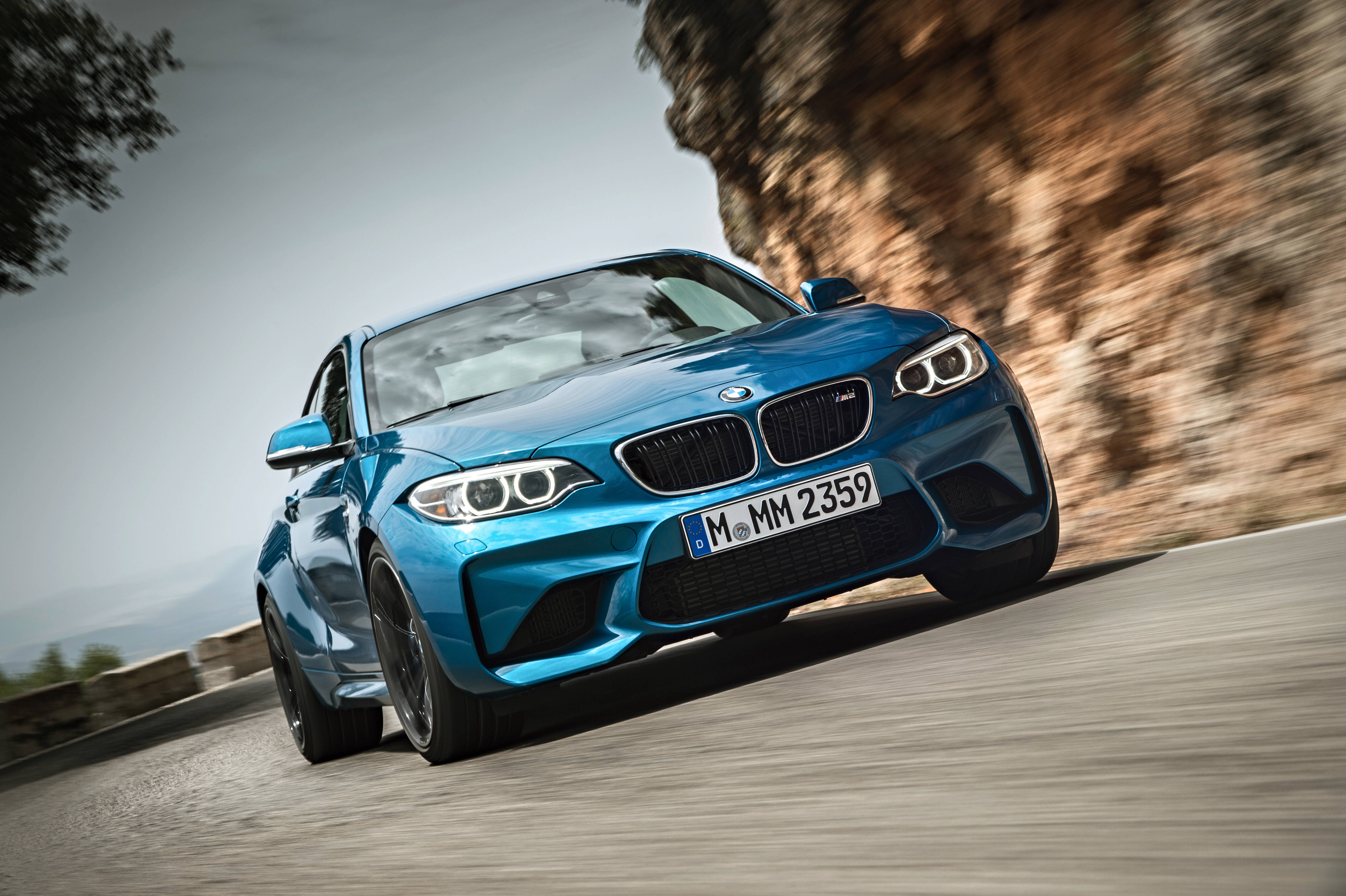 Lähtölaukaus BMW M2:lla Taustakuvat