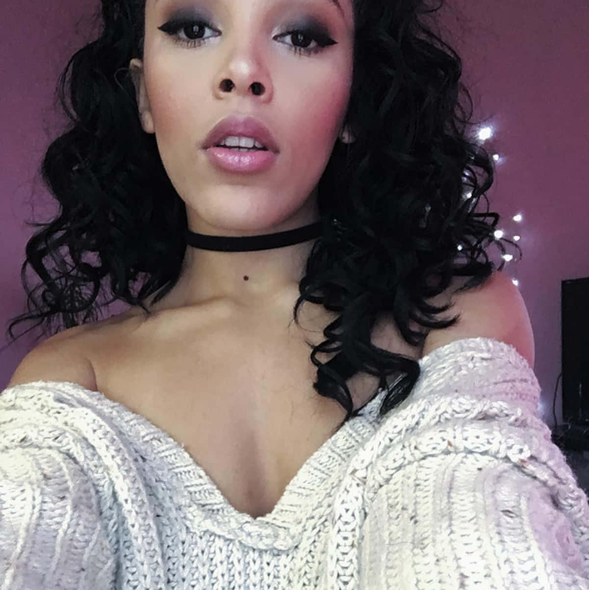 Laulaja-näyttelijä Doja Cat. Taustakuvat
