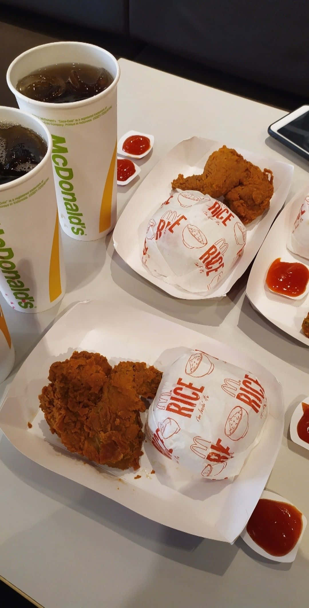Lautanen kanaa ja riisiä McDonald's-ruokakuva Taustakuvat