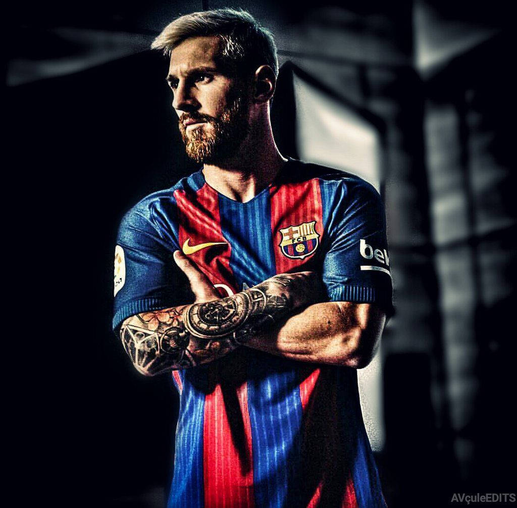 Lionel Messi ristissä kädet FC Barcelonan paidassa -taustakuva