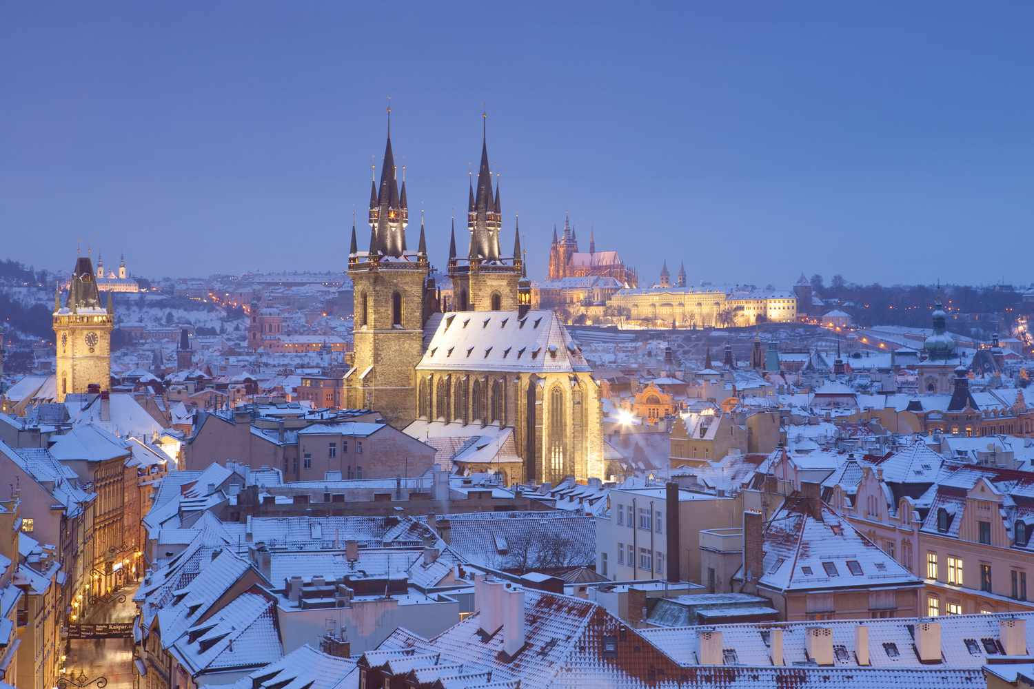Lumihuippuinen Praha Taustakuvat