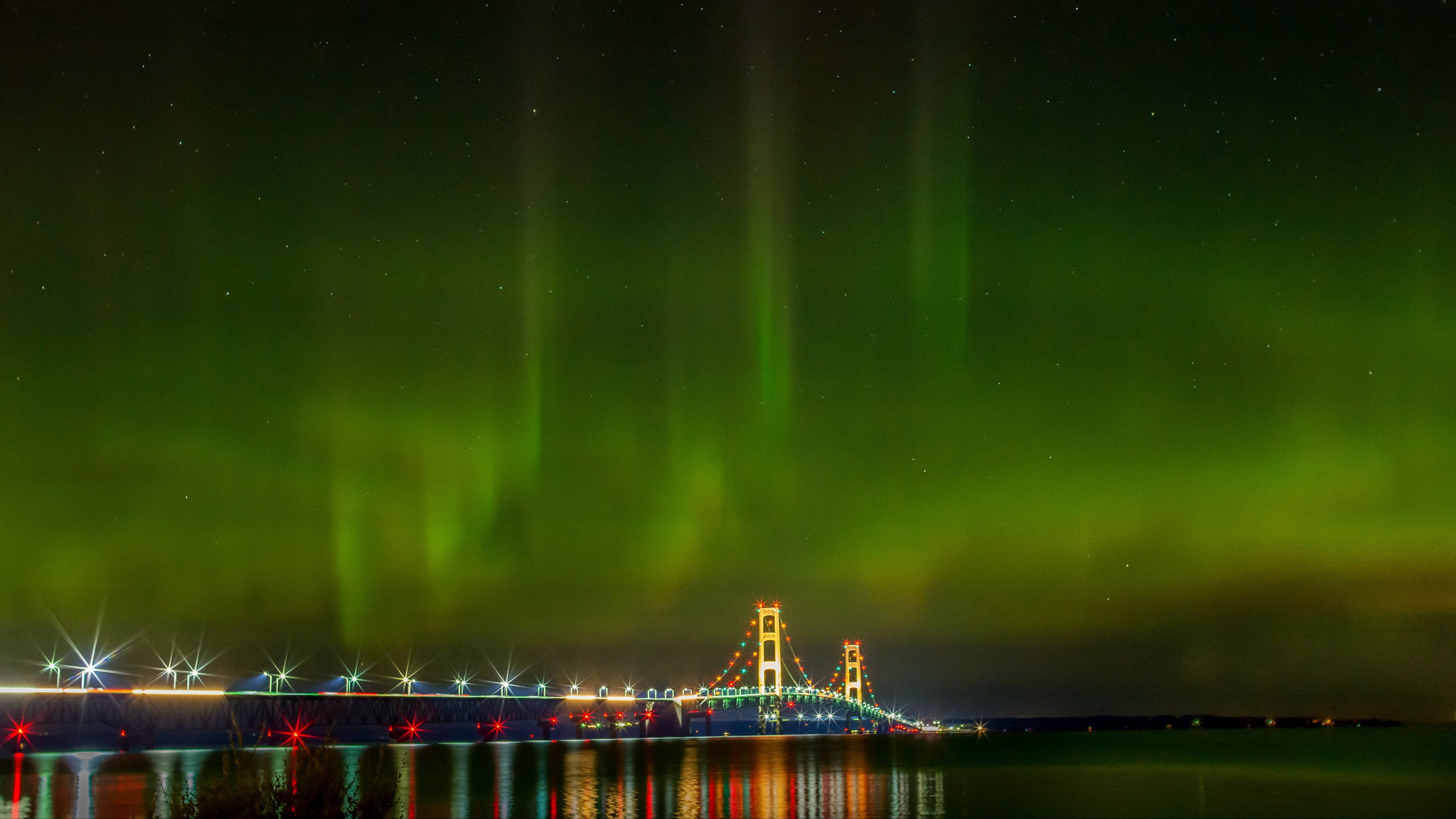 Mackinacin silta revontulten alla Taustakuvat