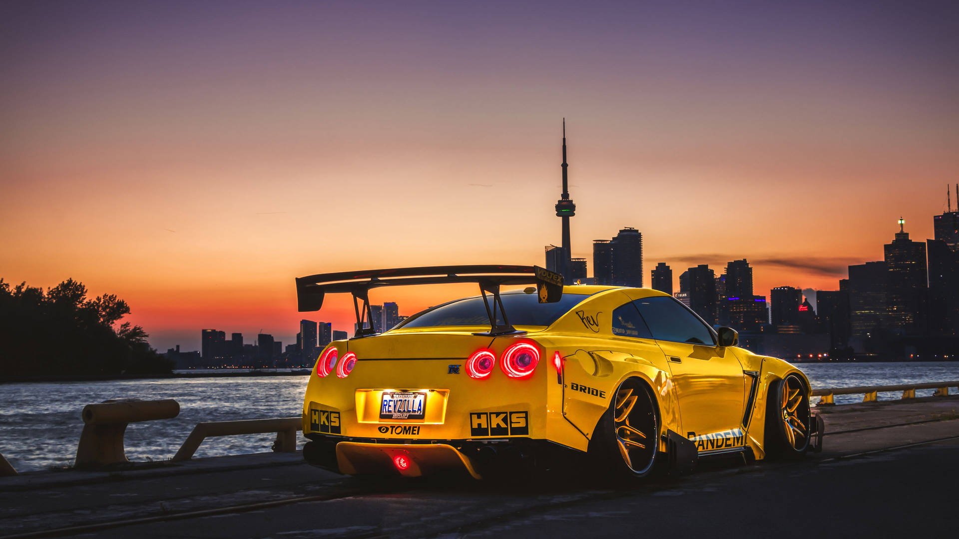 Revzilla HKS keltainen Nissan GT R 4K