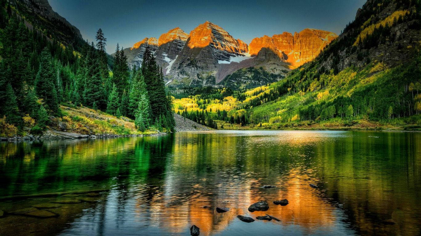 Majesteetillinen Maroon Bells -järven maisema Taustakuvat