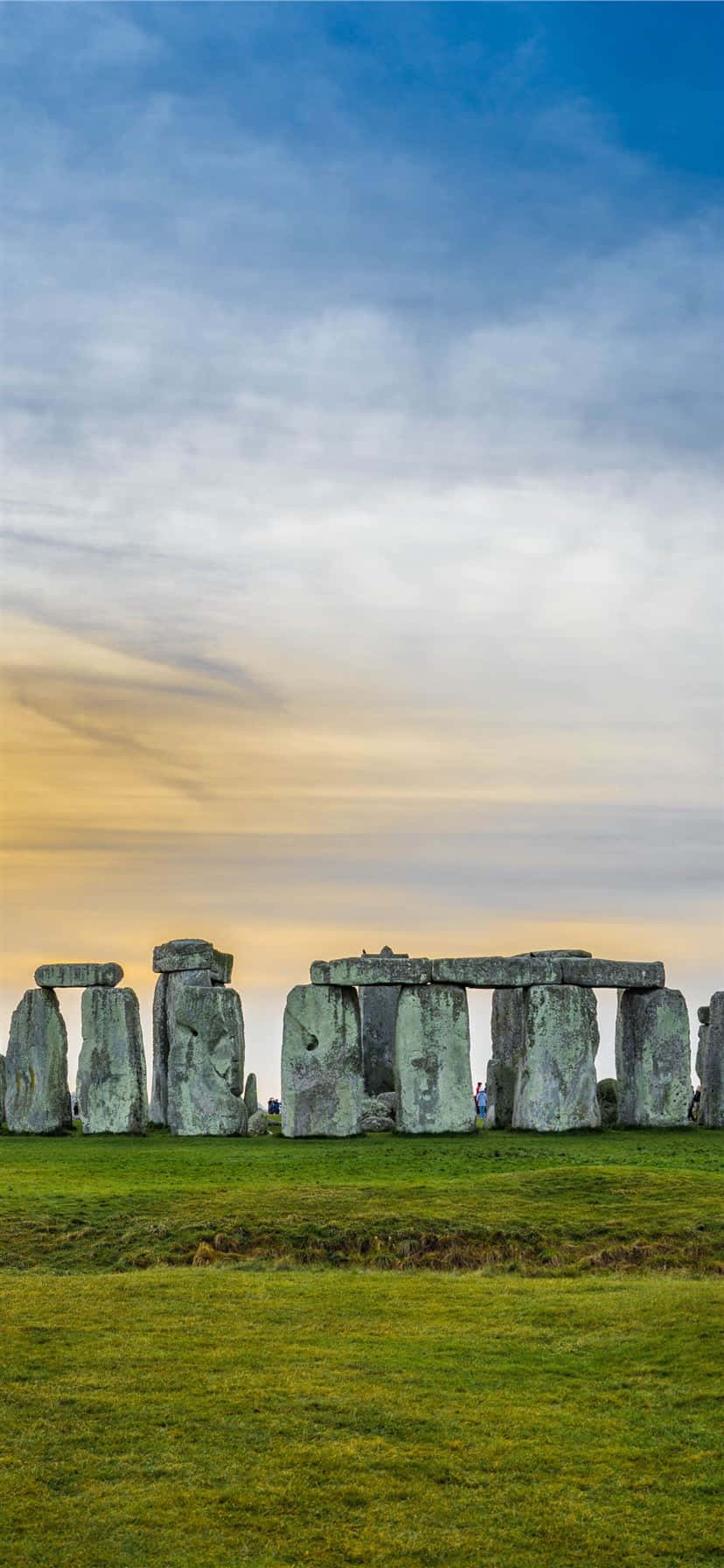 Majesteettinen näkymä Stonehengestä auringonlaskussa Taustakuvat