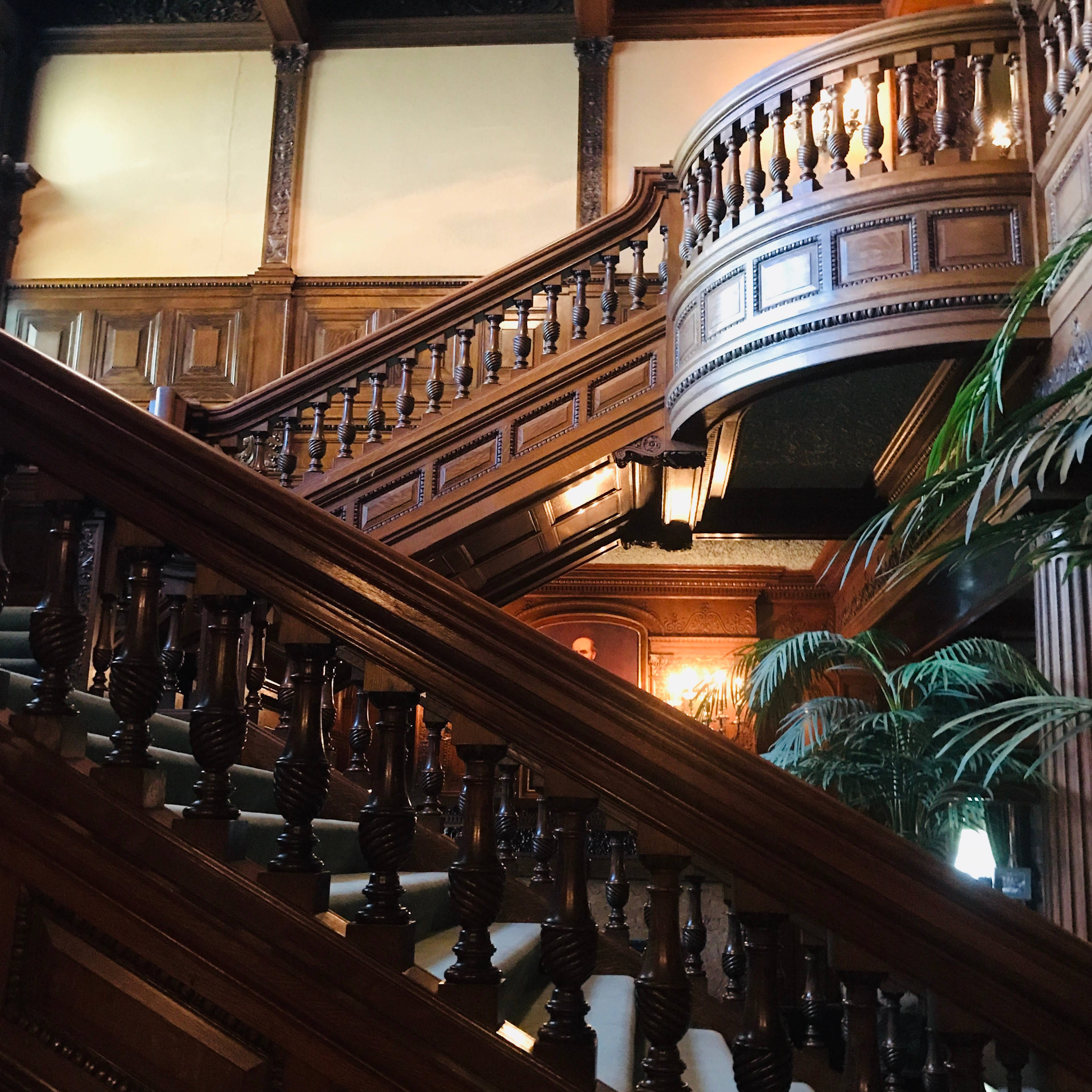 Majestic Stairs of the James J. Hill House in Minneapolis Taustakuvat