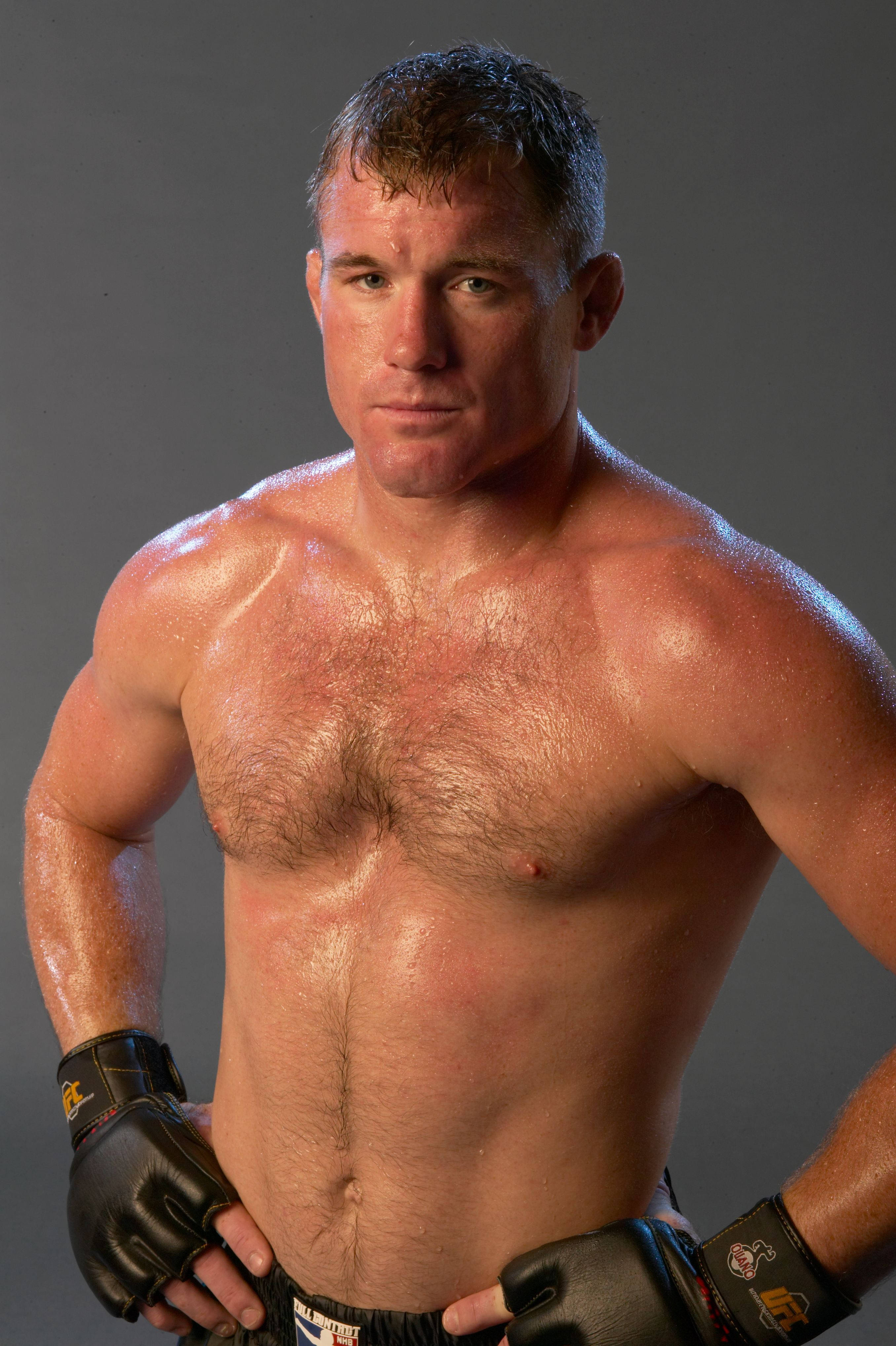 Matt Hughes poseerausmuotokuva Taustakuvat
