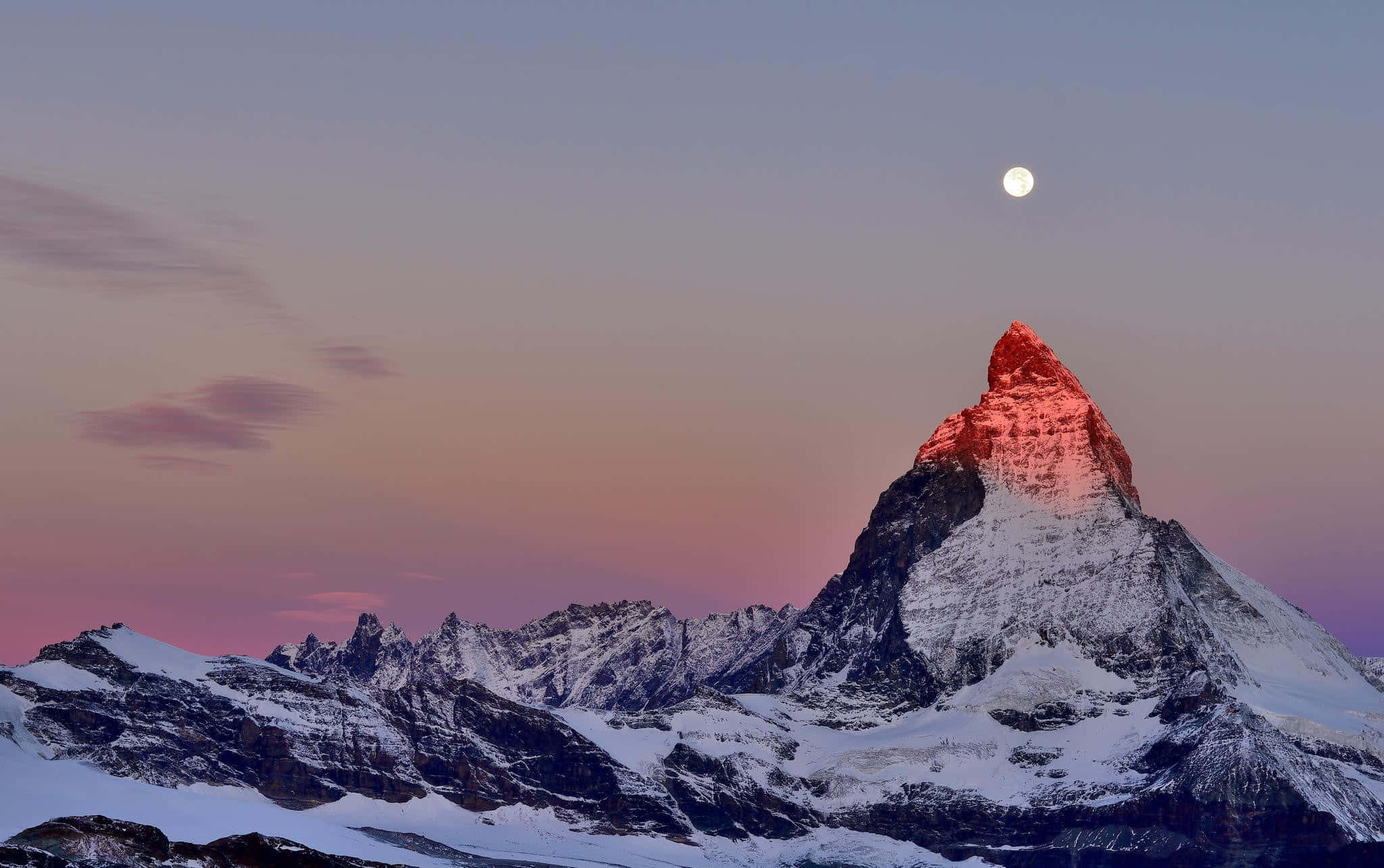 Matterhorn osoittaa kuuhun Taustakuvat