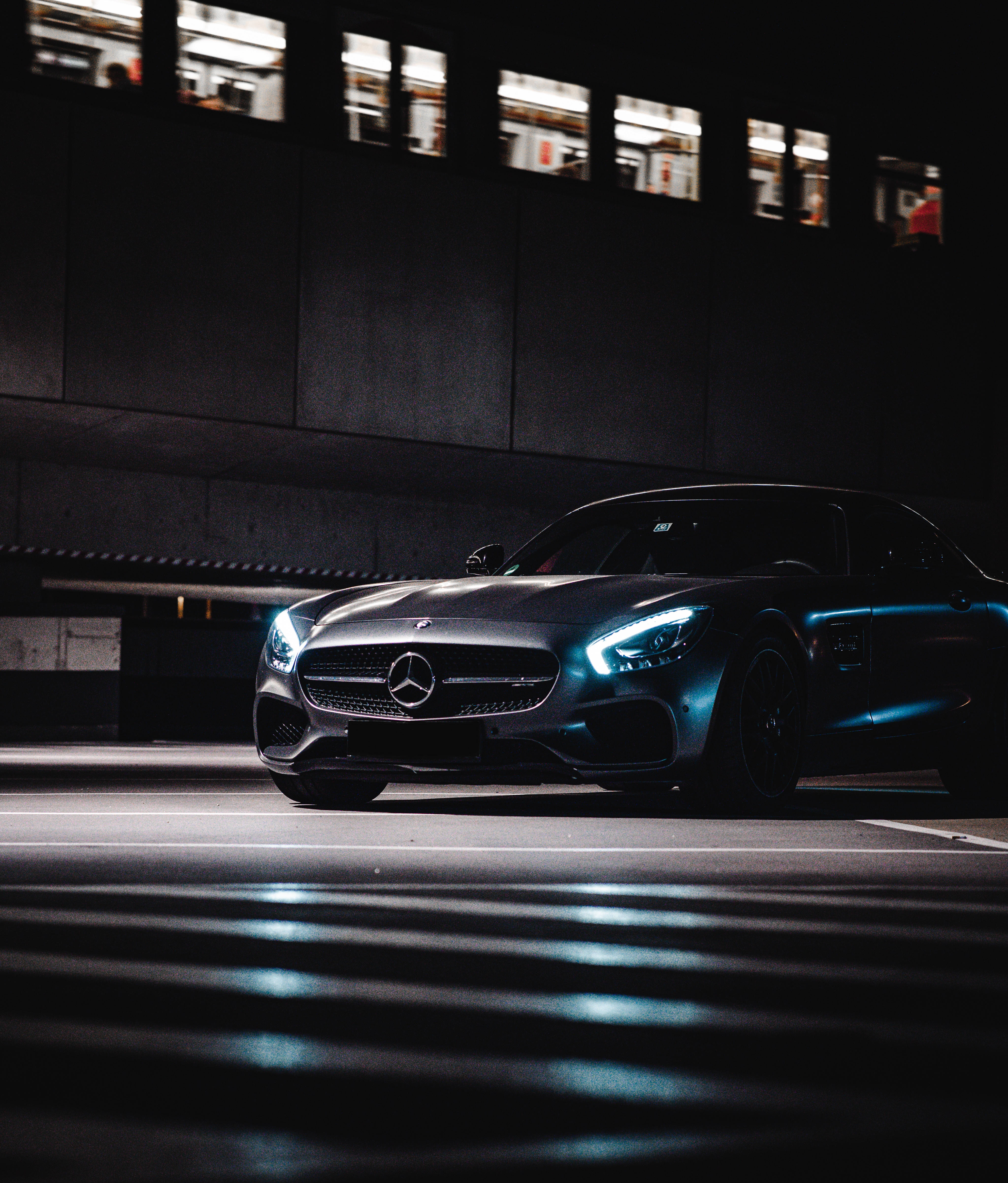 Mercedes Benz hehkuu pimeässä Taustakuvat