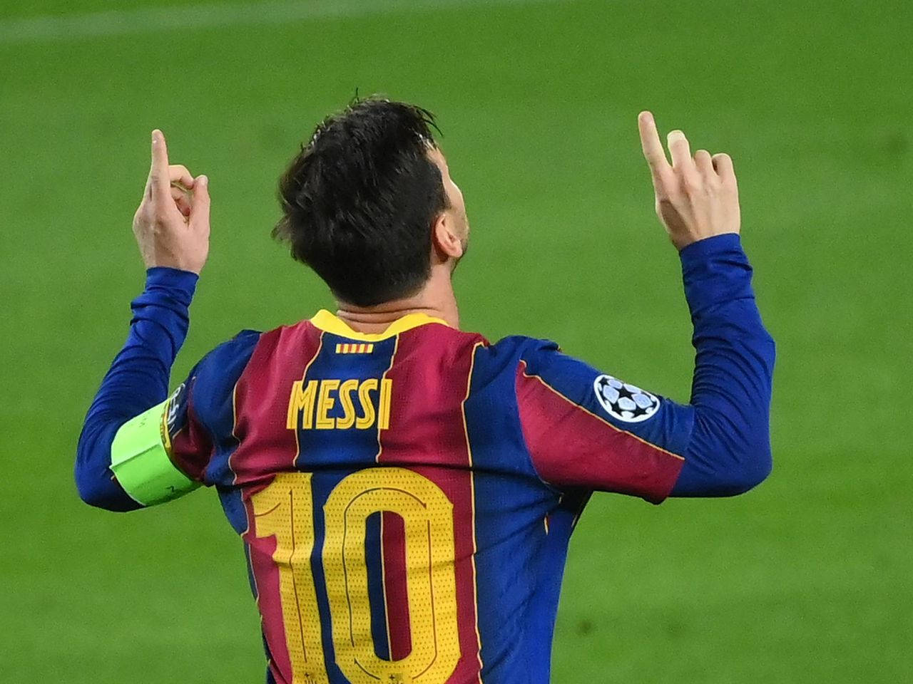 Messi 2021 osoittaa ylöspäin Taustakuvat