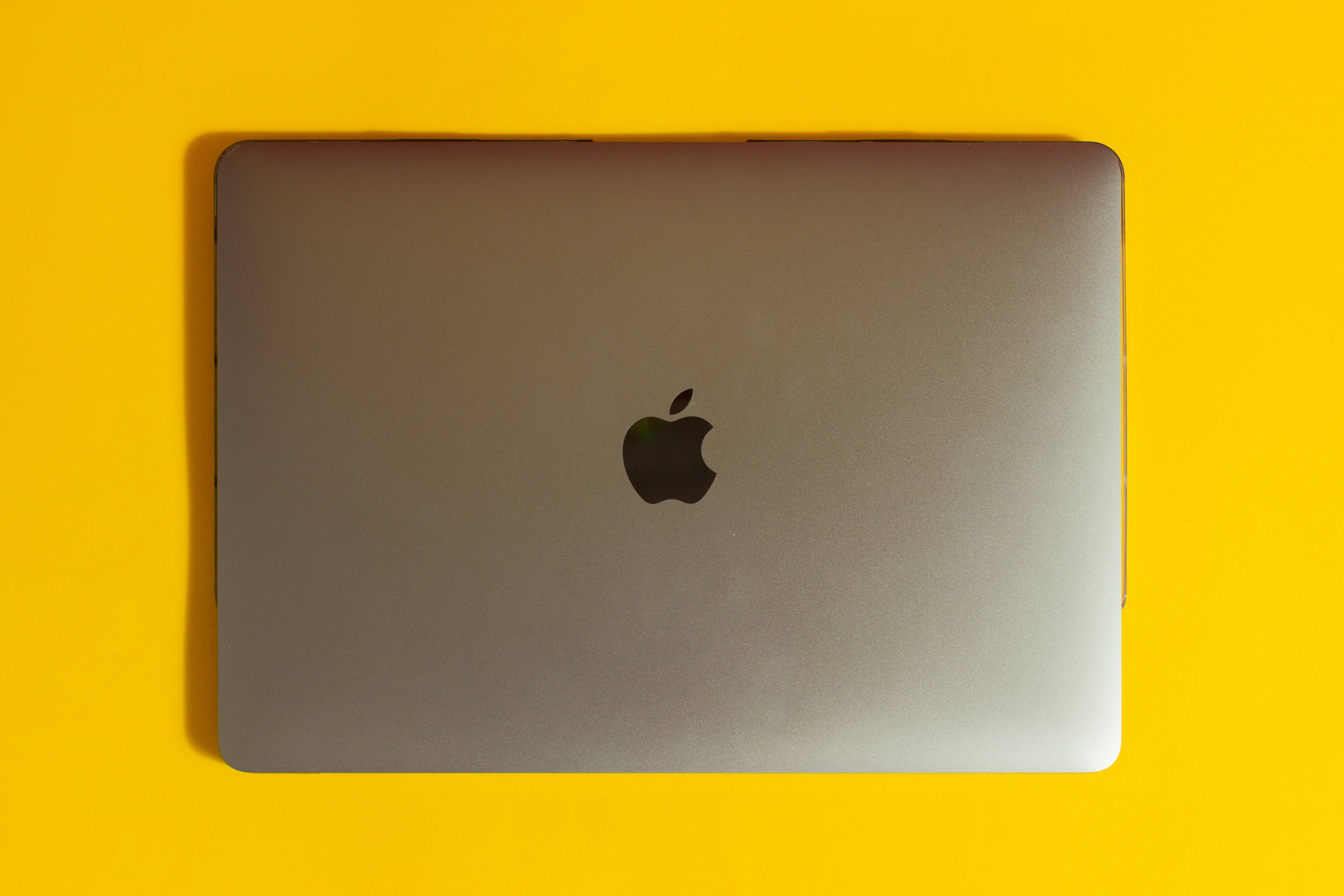 Minimalistinen Mac-työpiste eleganssilla Taustakuvat