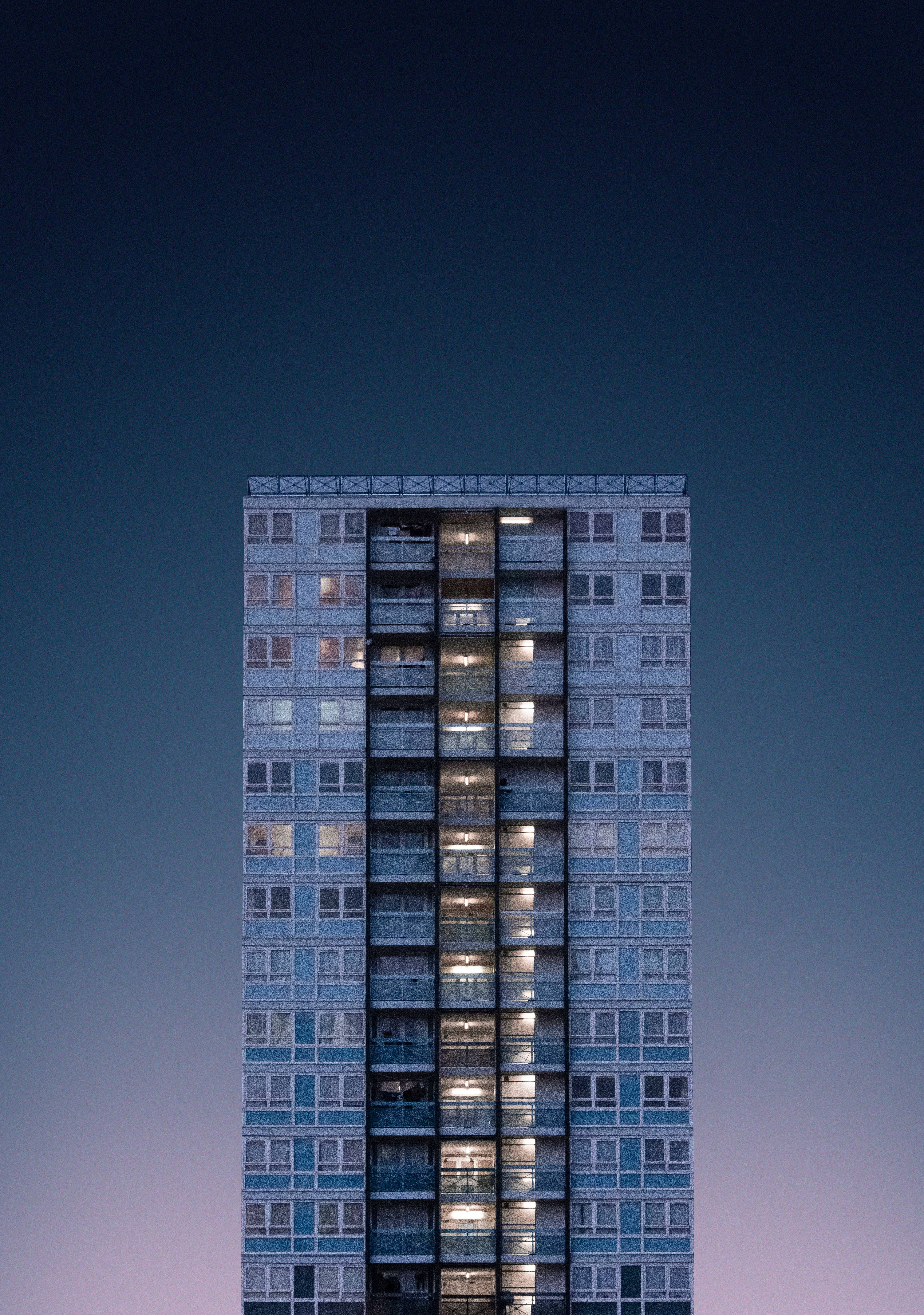 Minimalistinen sininen 3D-rakennuksen julkisivu Taustakuvat
