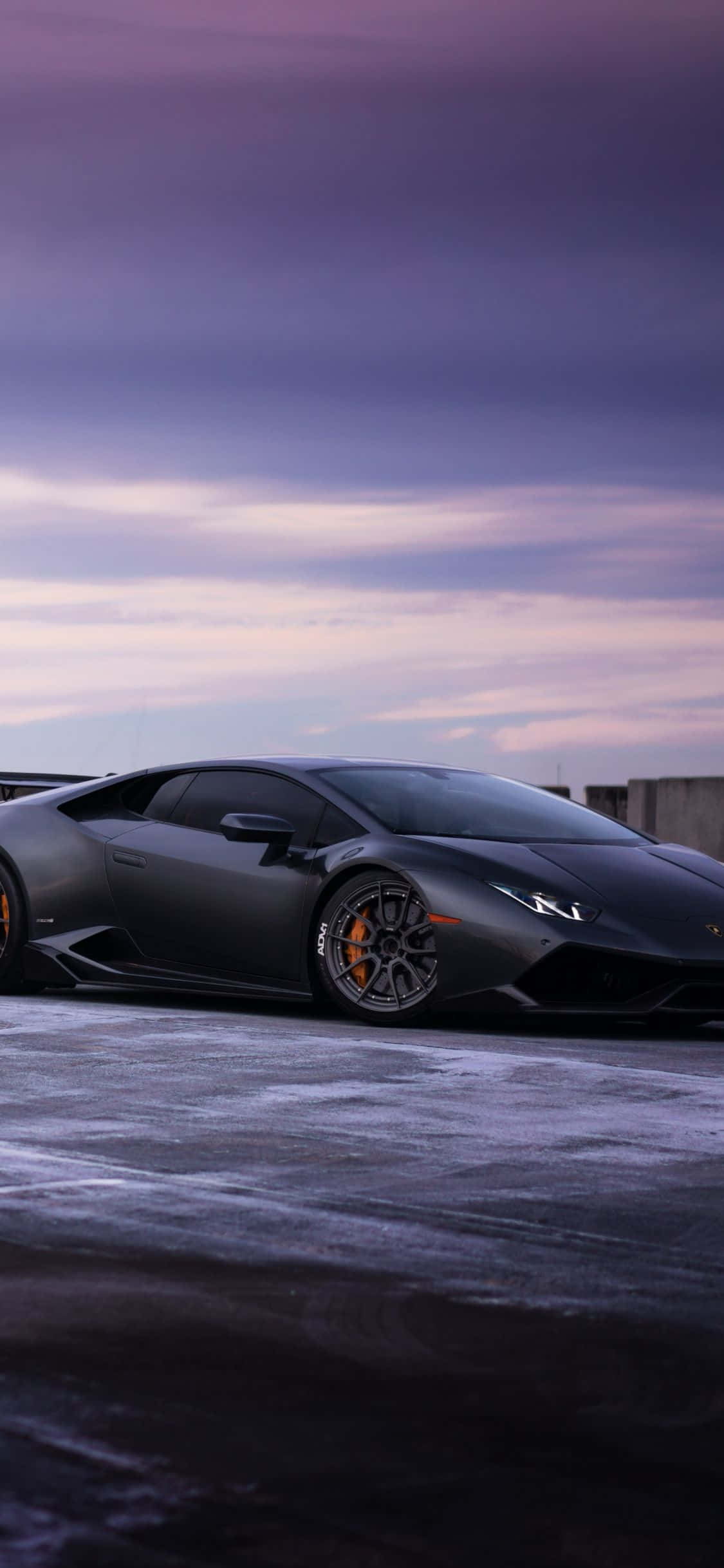 musta lamborghini pysäköitynä lumiselle tielle Taustakuvat
