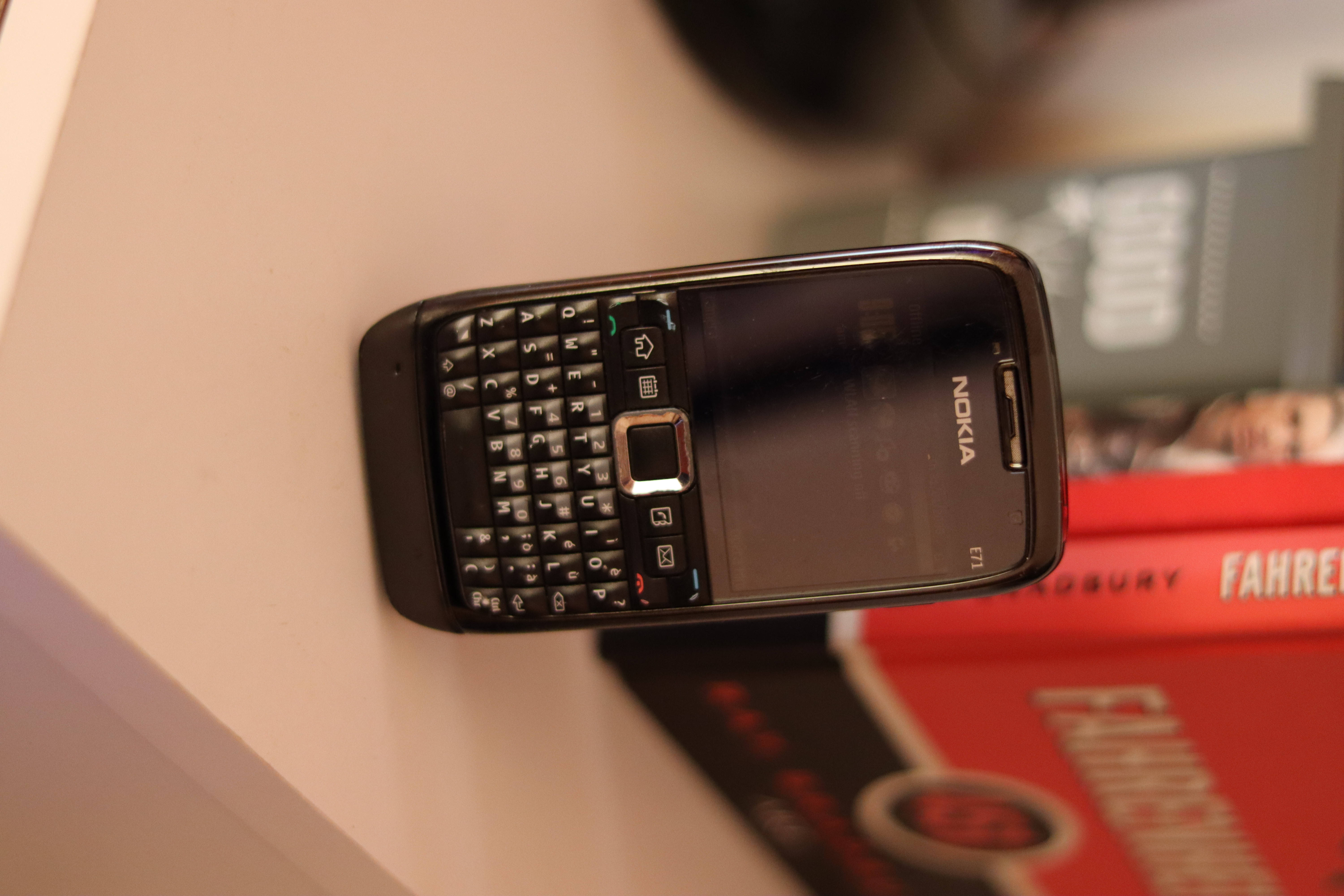 Musta Nokia E71 Taustakuvat