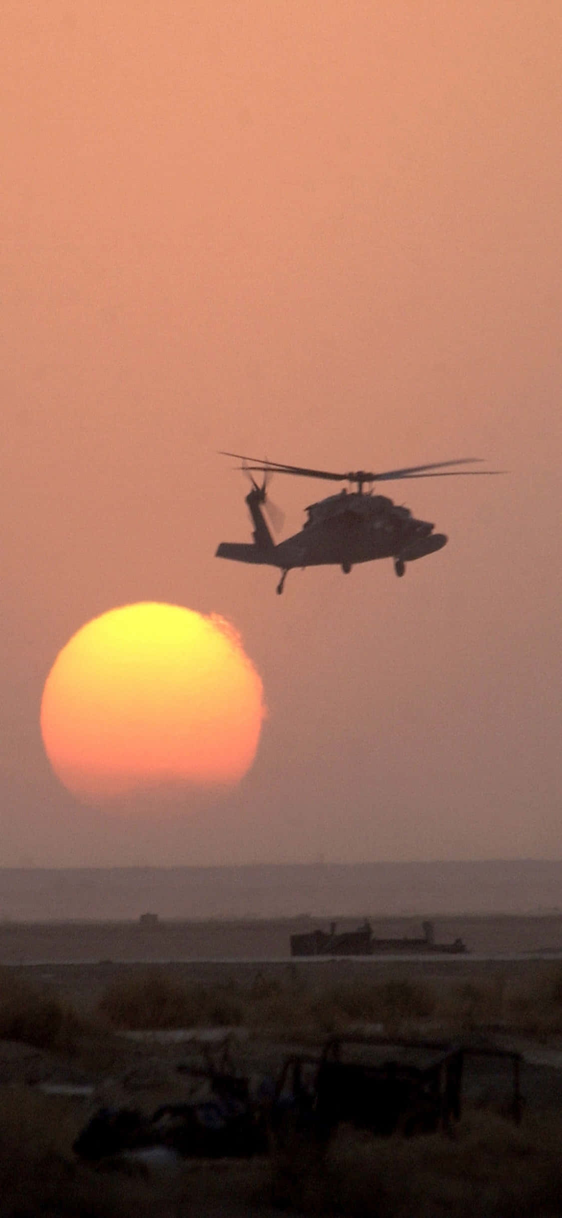 Näkymä iPhone Xs:ään ja sen heijastus helikopterin ikkunassa Taustakuvat