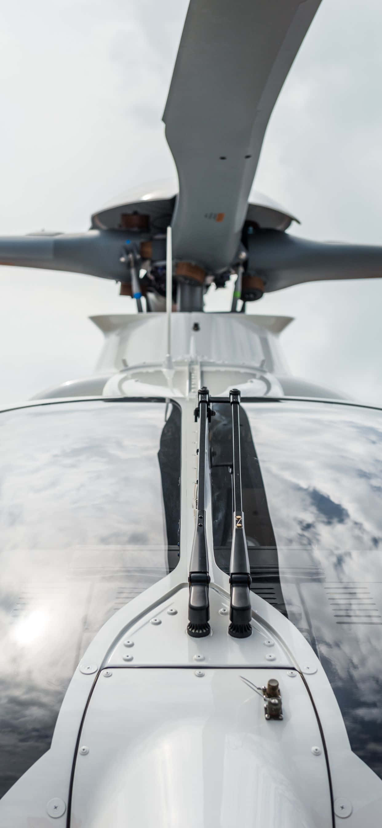 Nauti ainutlaatuisesta näkökulmasta taivaalle iPhonella Xs Max -helikopterit Taustakuvat