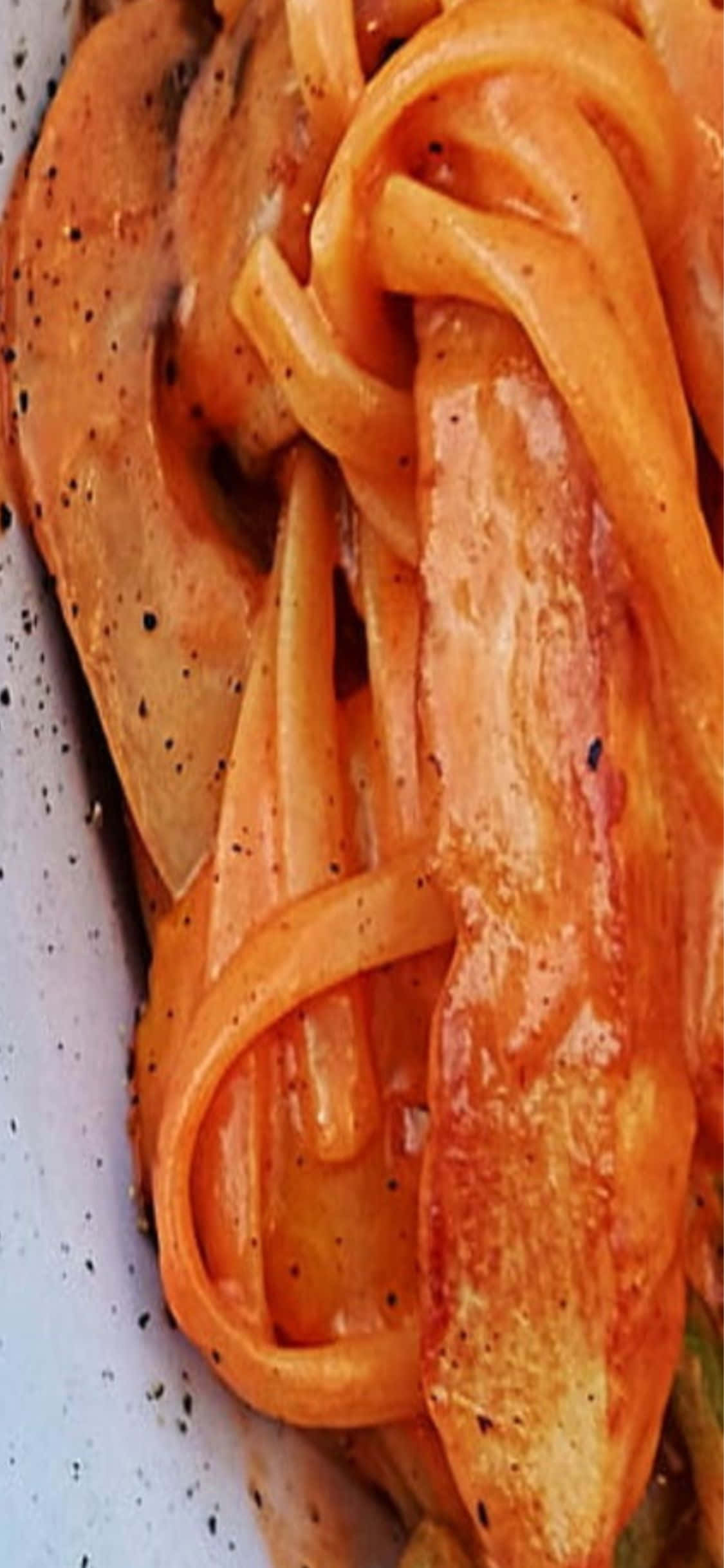 Nauti herkullisesta italialaisesta pastasta iPhone X:n kanssa. Taustakuvat