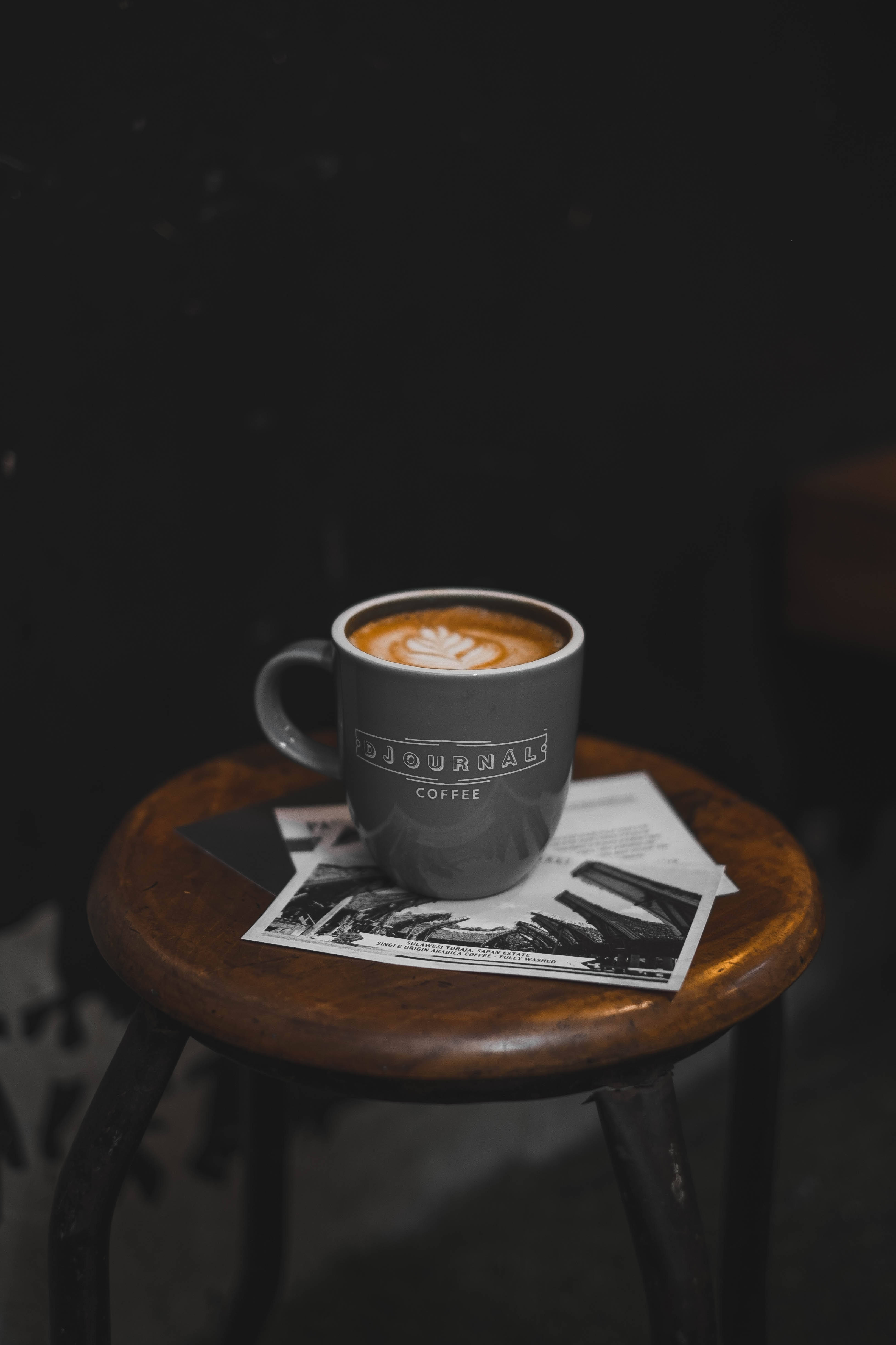 Nauti Rentouttavasta Hetkestä Herkullisen Cappuccinon Kera Taustakuvat