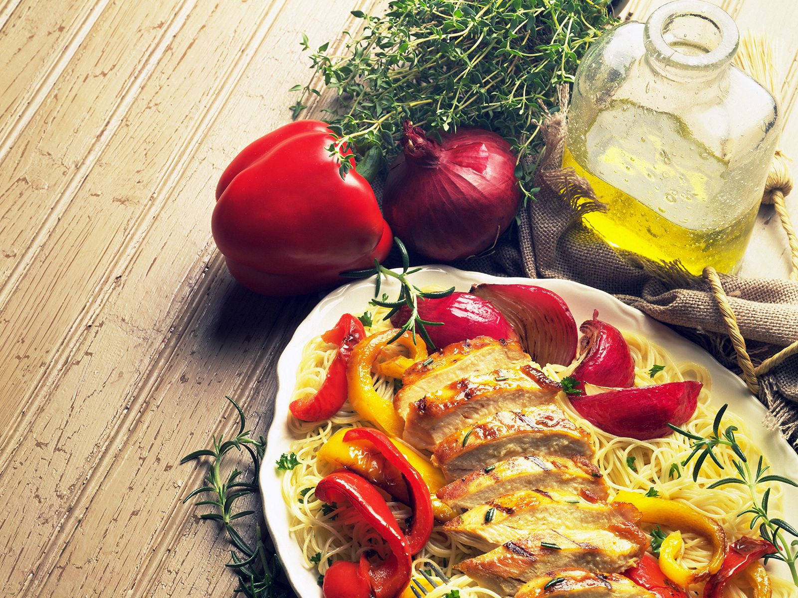 Nautittava Italialainen Pasta Tuoreilla Yrteillä Taustakuvat