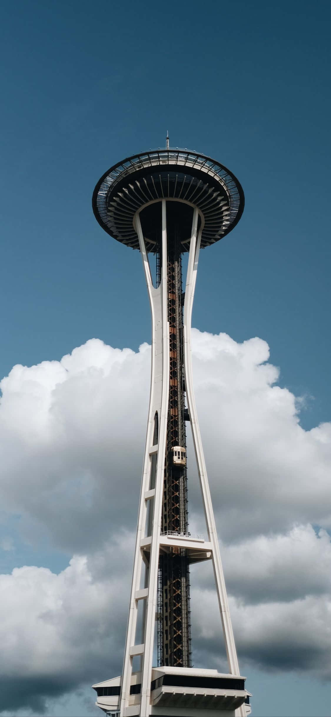 Nauttimassa näkymästä Seattleen iPhone X:n takaa Taustakuvat