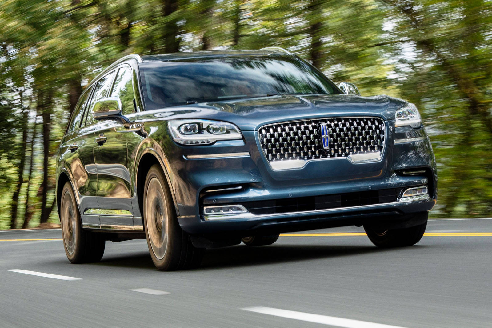 Navigator Lincoln -auto tiellä Taustakuvat