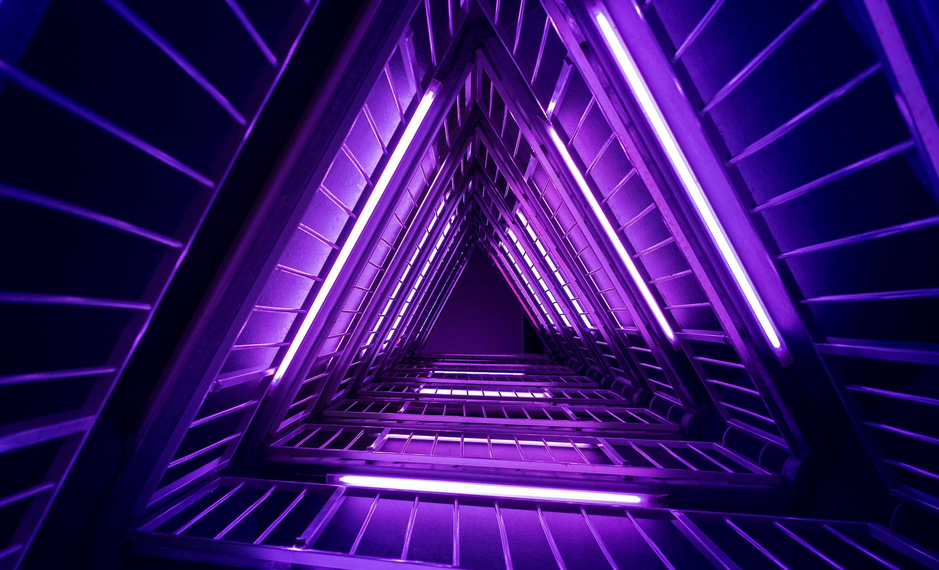 Neonvioletti 4K kolmiotunneli Taustakuvat