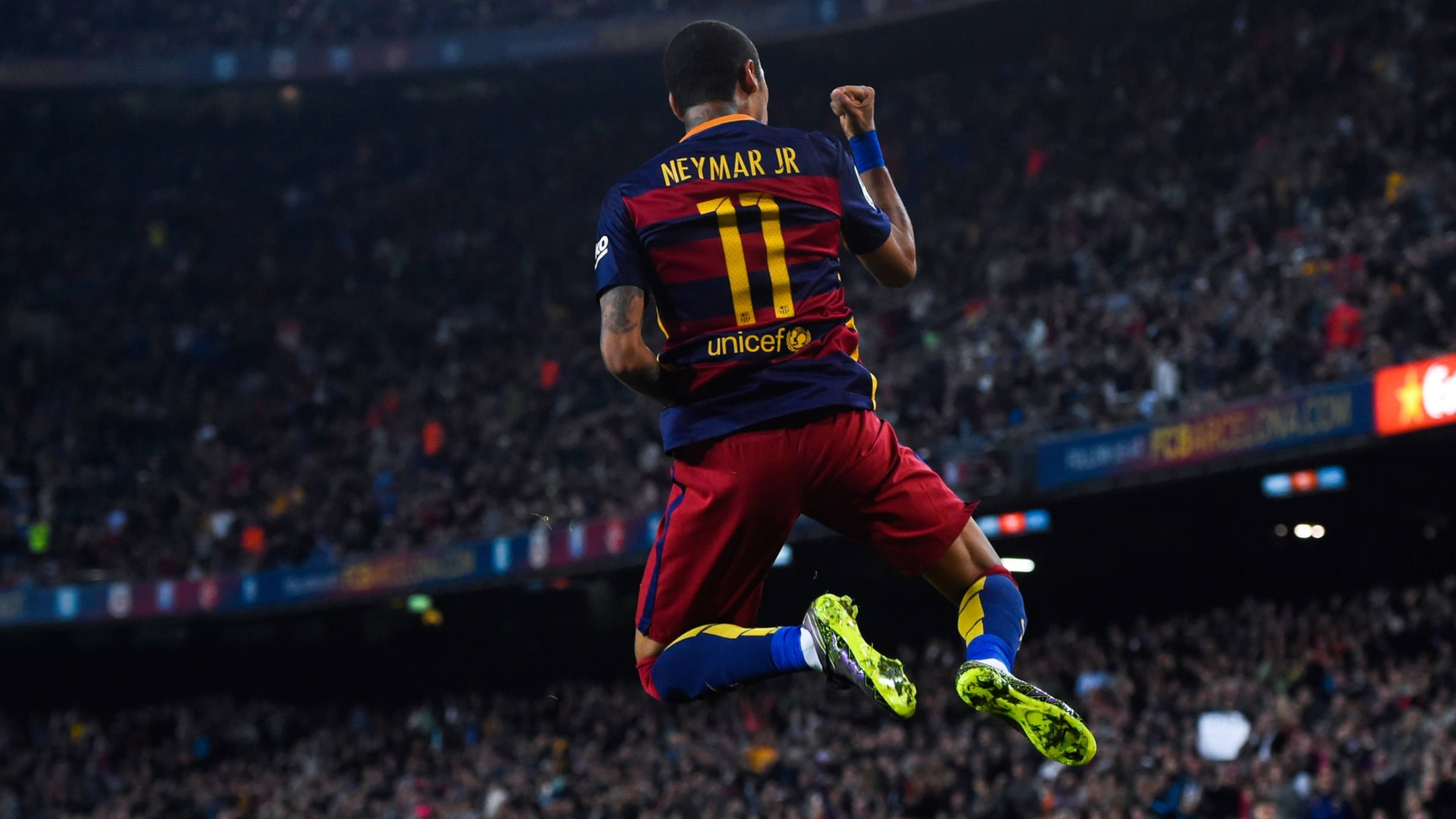 Neymar 4K Hyppäämässä Voitonriemussa Taustakuvat
