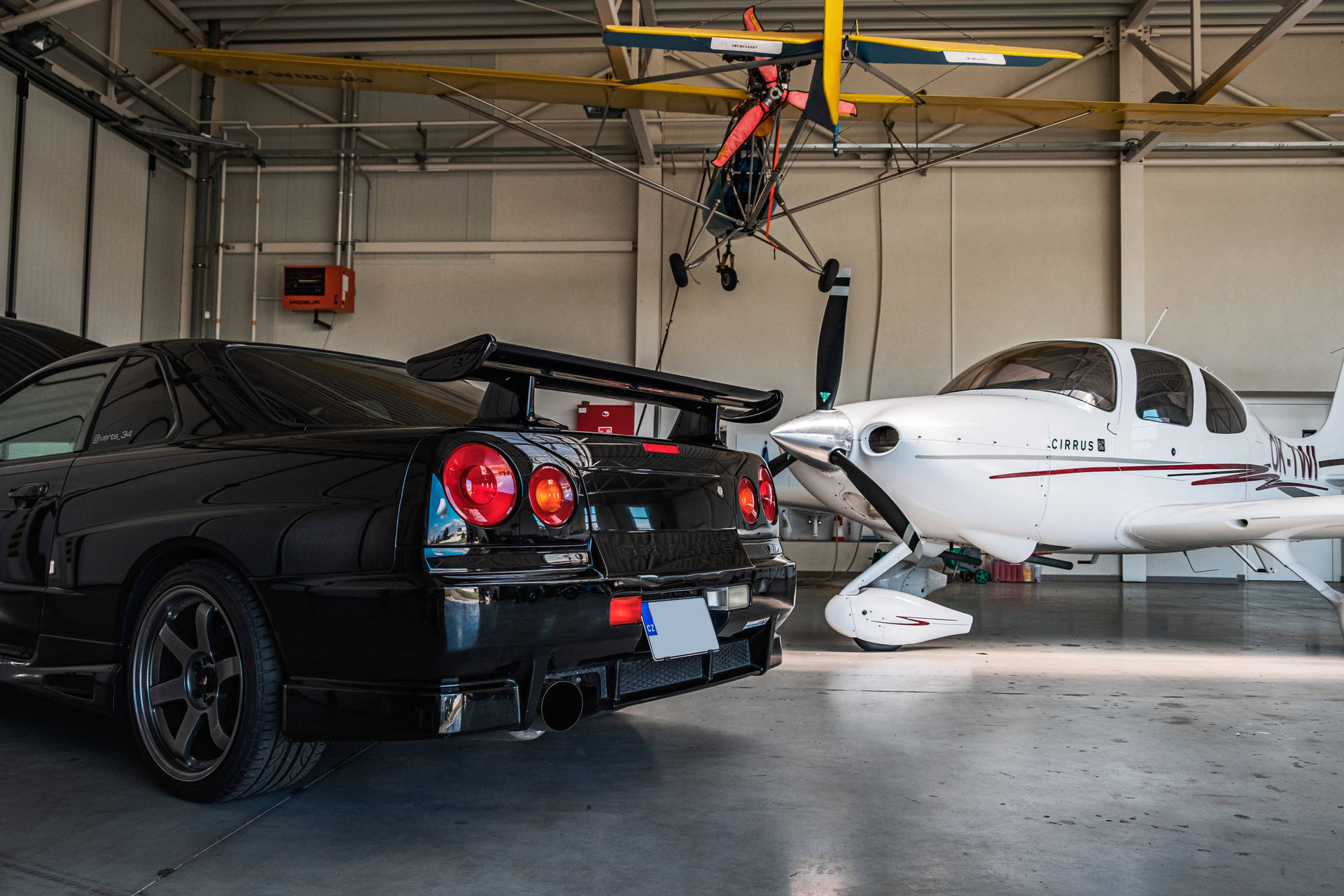 Nissan Skyline GTR R34 Hangaarissa