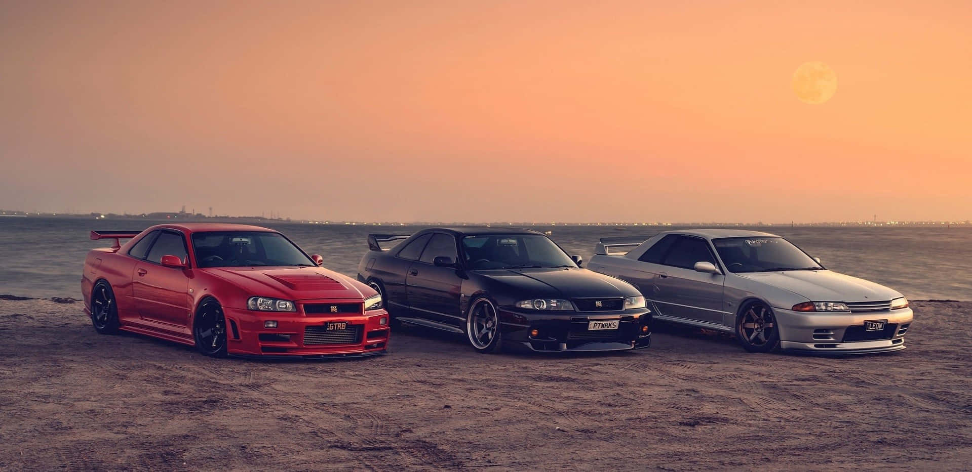Nissan Skyline R33 GT-R odottaa vuoroaan loistaa Taustakuvat