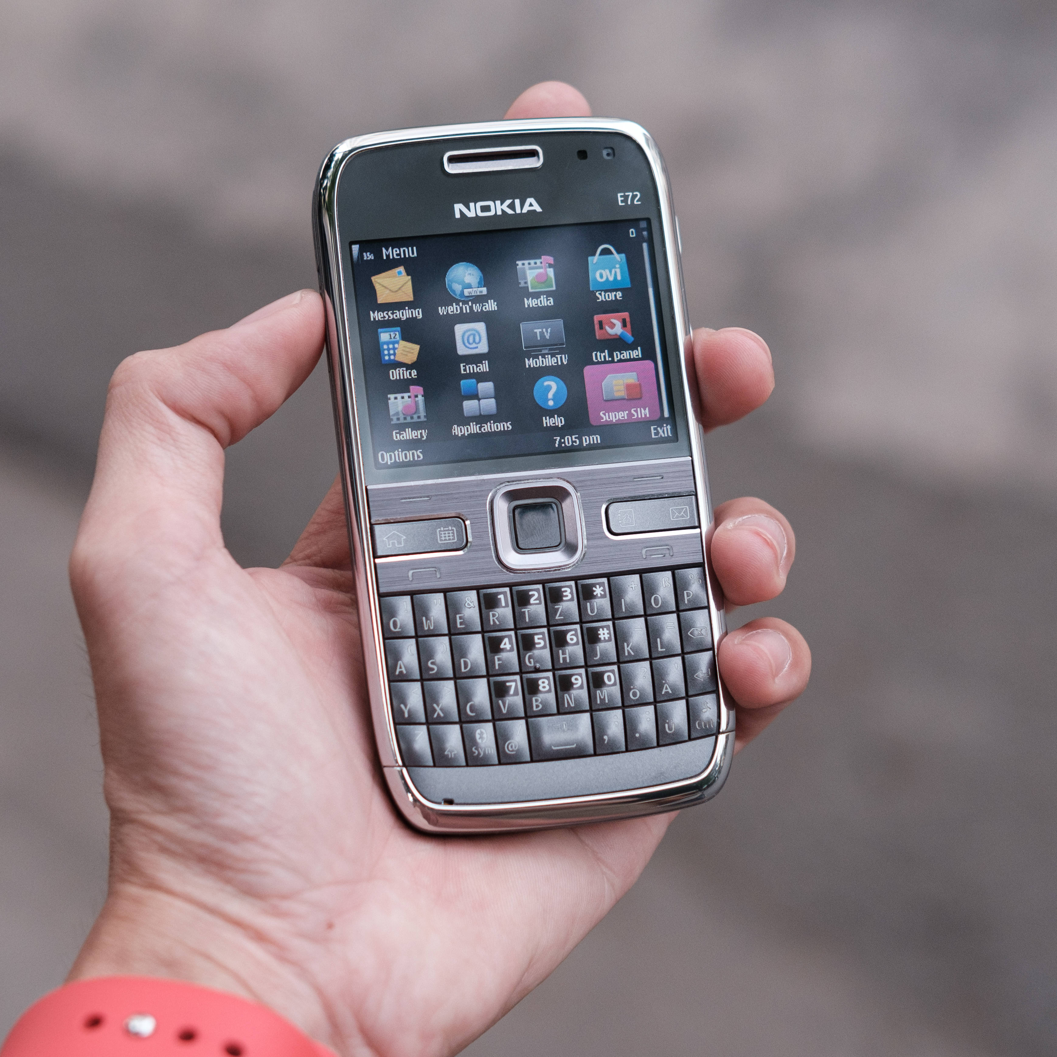 Nokia E72 Qwerty-näppäimistöpuhelin Taustakuvat