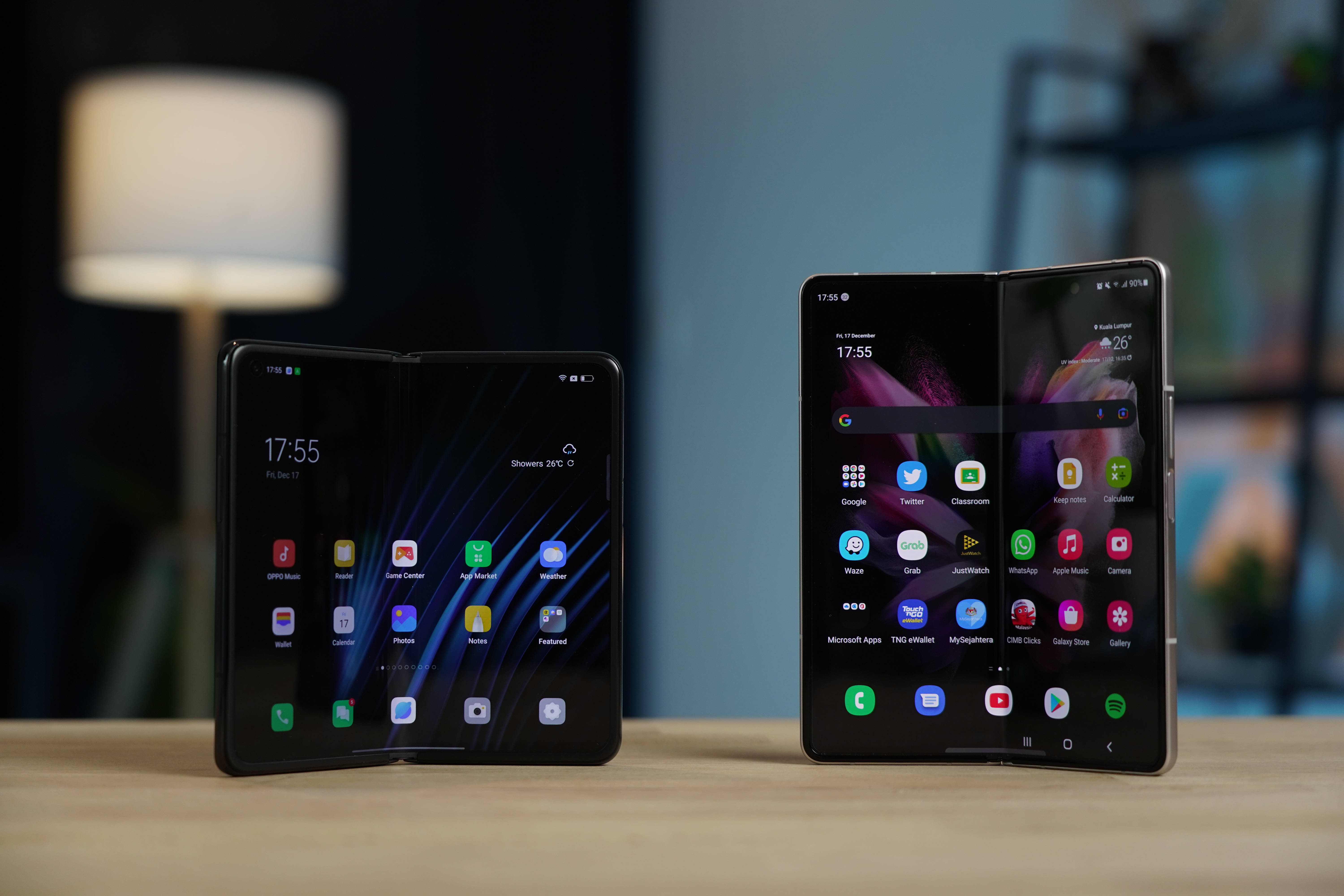 Oppo ja Samsung taitettavat puhelimet Taustakuvat
