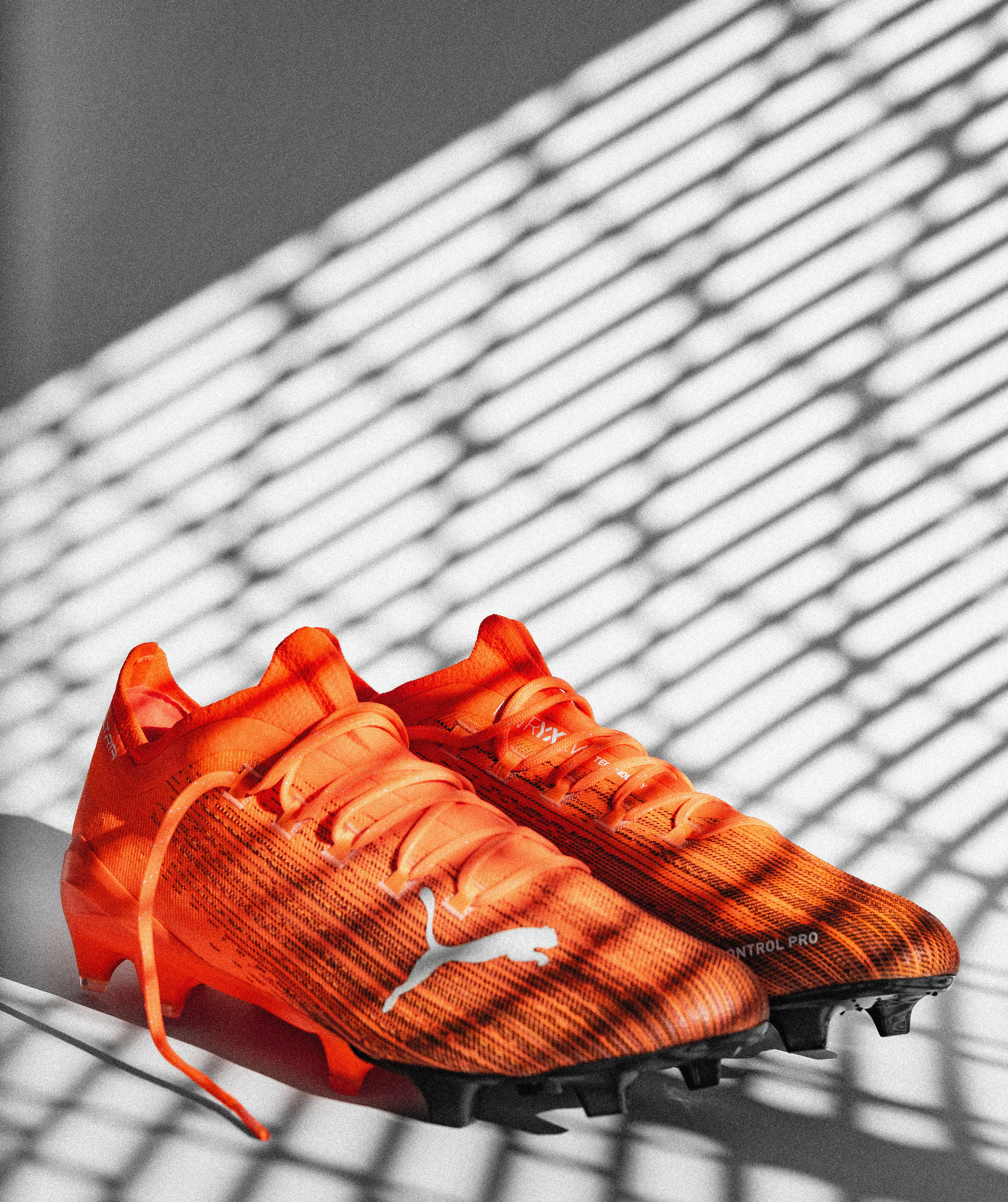 Oranssi Puma Ultra 1.1 Taustakuvat