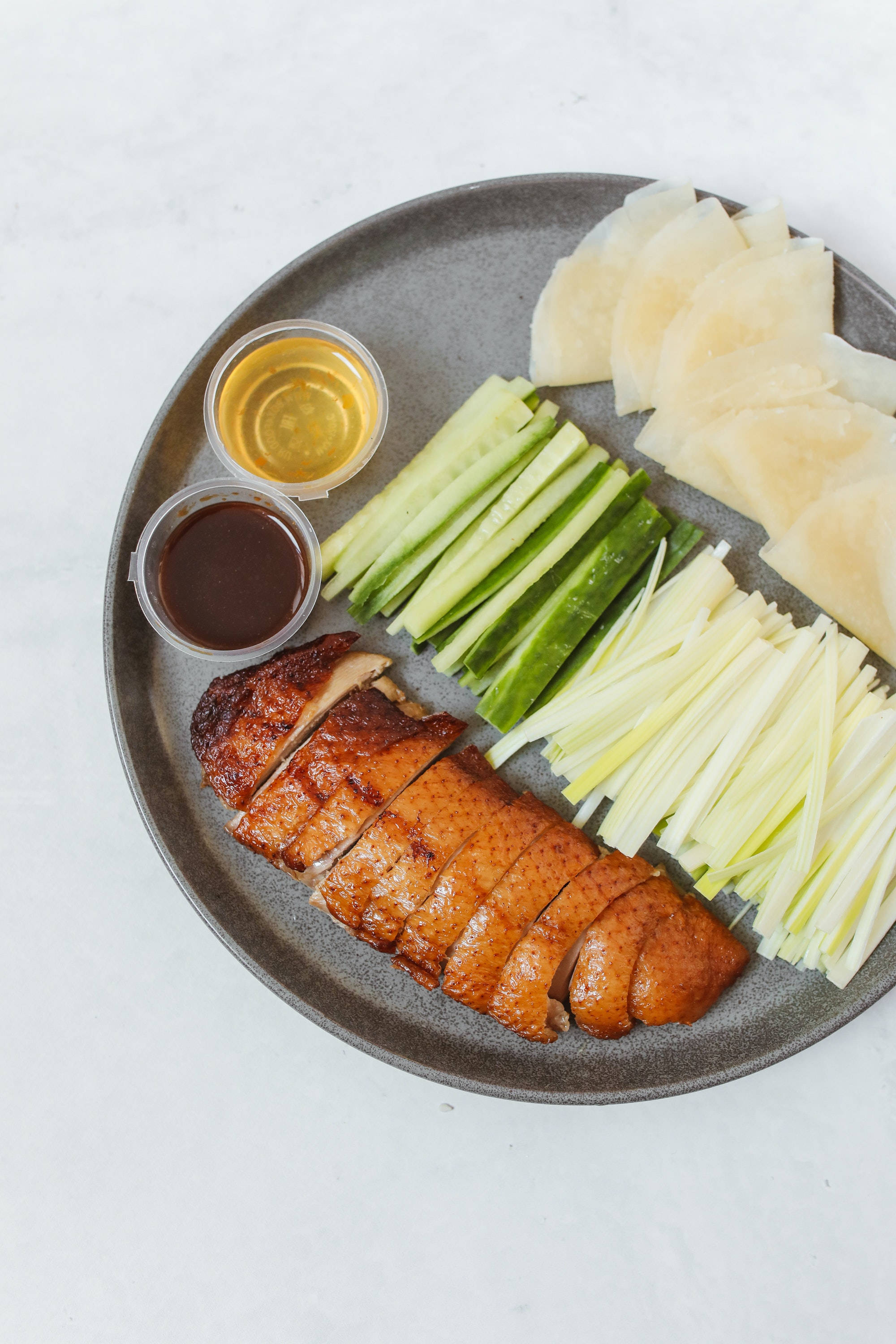 Paahdettua Pekingin ankkaa suolaisen makean inkiväärin kera Taustakuvat