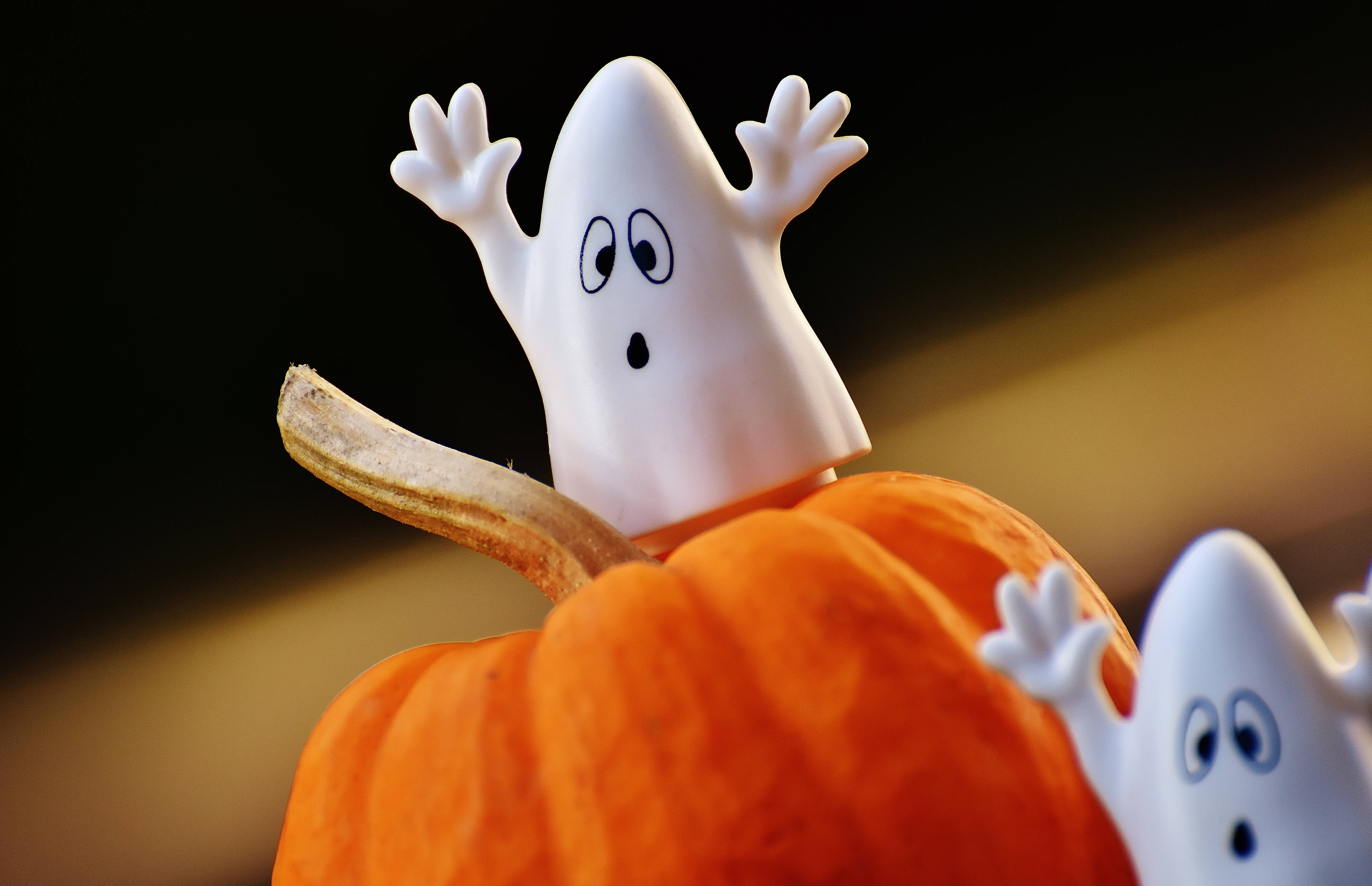Pääse Halloween-tunnelmaan näillä aavemaisilla vilttihahmoilla! Taustakuvat