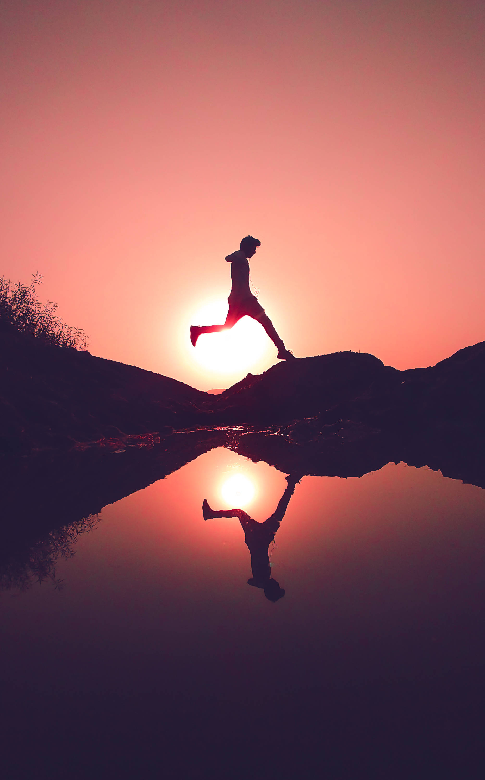 Parkour-mies auringonlaskussa Taustakuvat