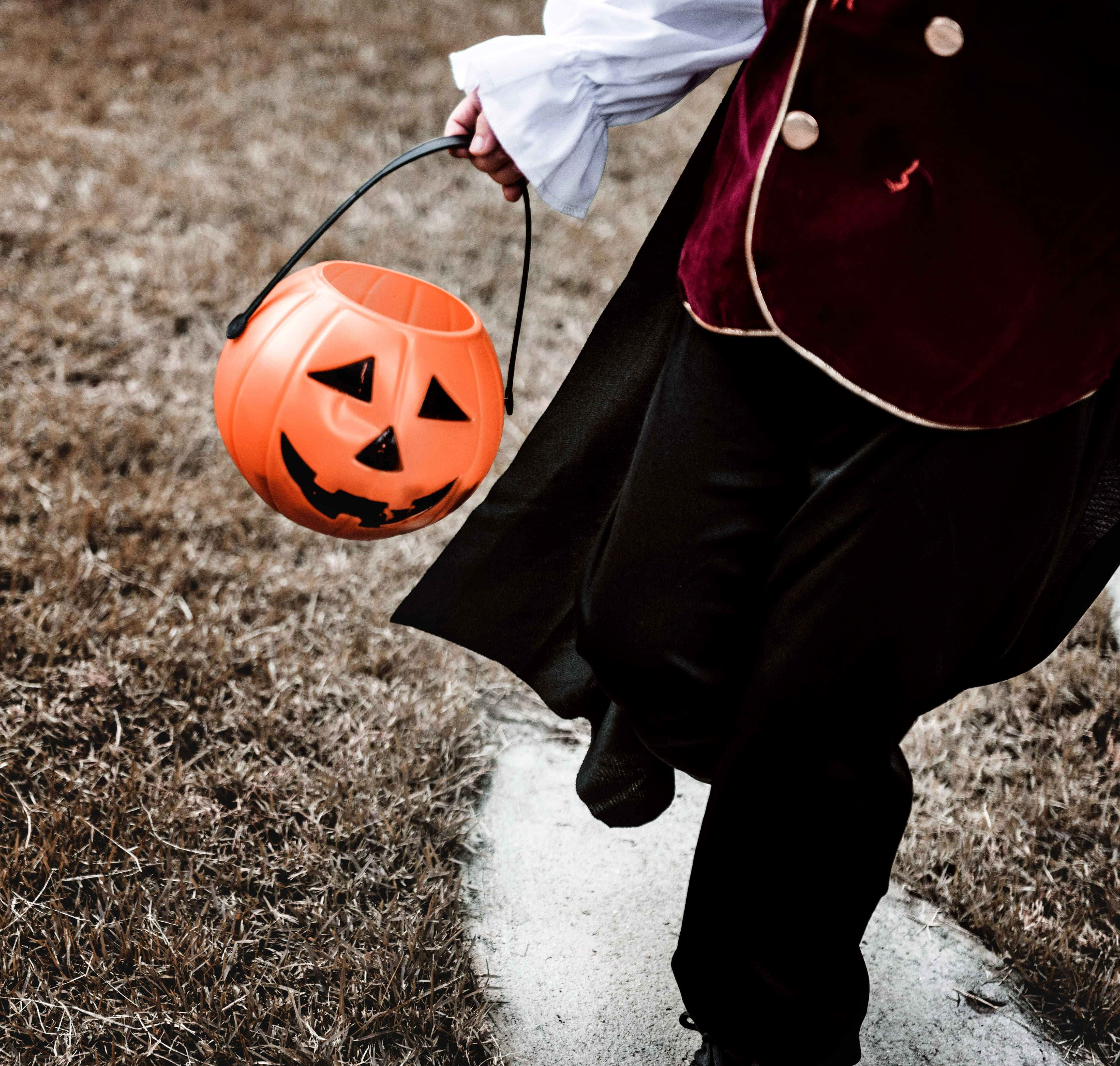 Pelottavan suloinen Halloween-karkkikori Taustakuvat