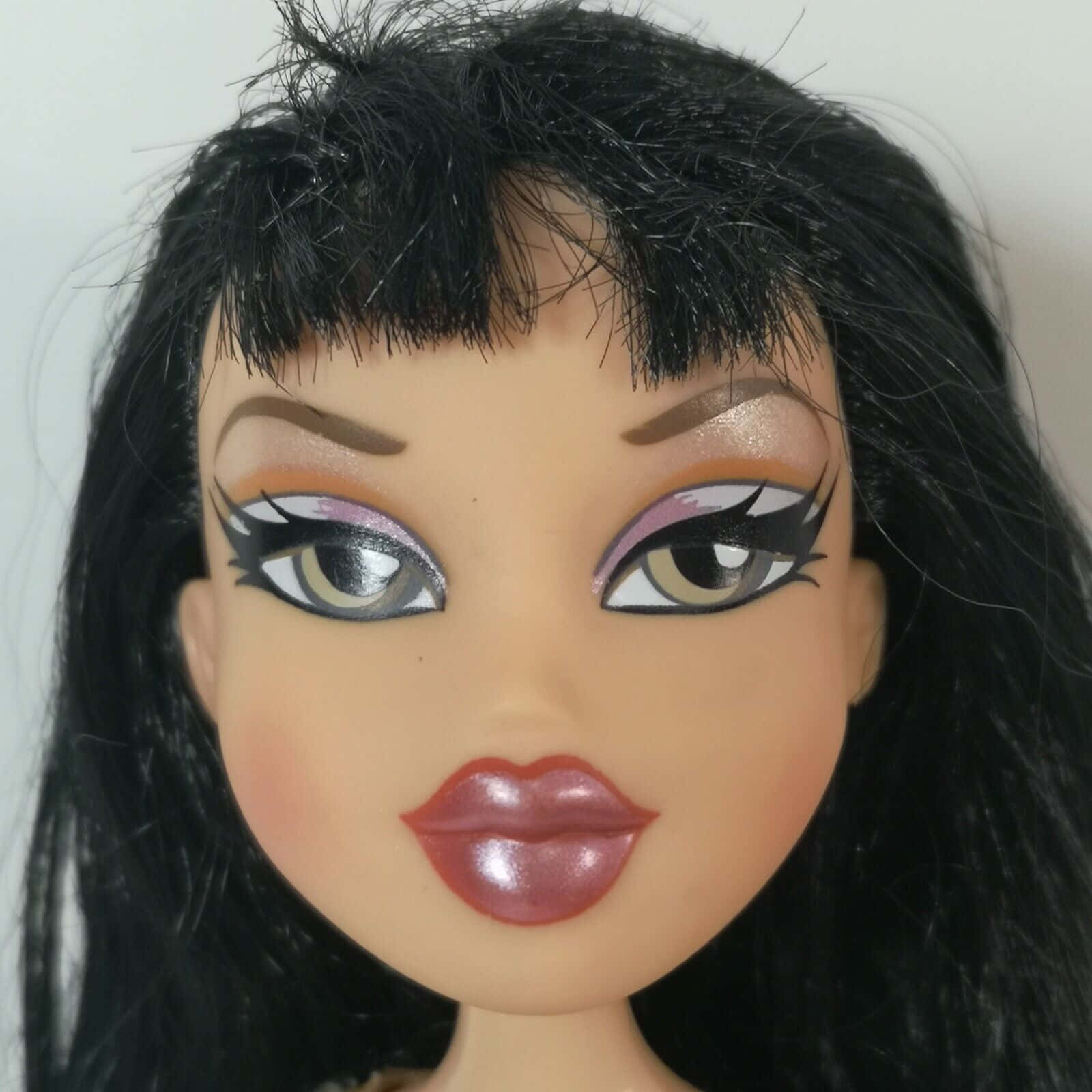 Pidä hauskaa ystäviesi kanssa ja loista omalla tyylilläsi Bratz-estetiikalla! Taustakuvat