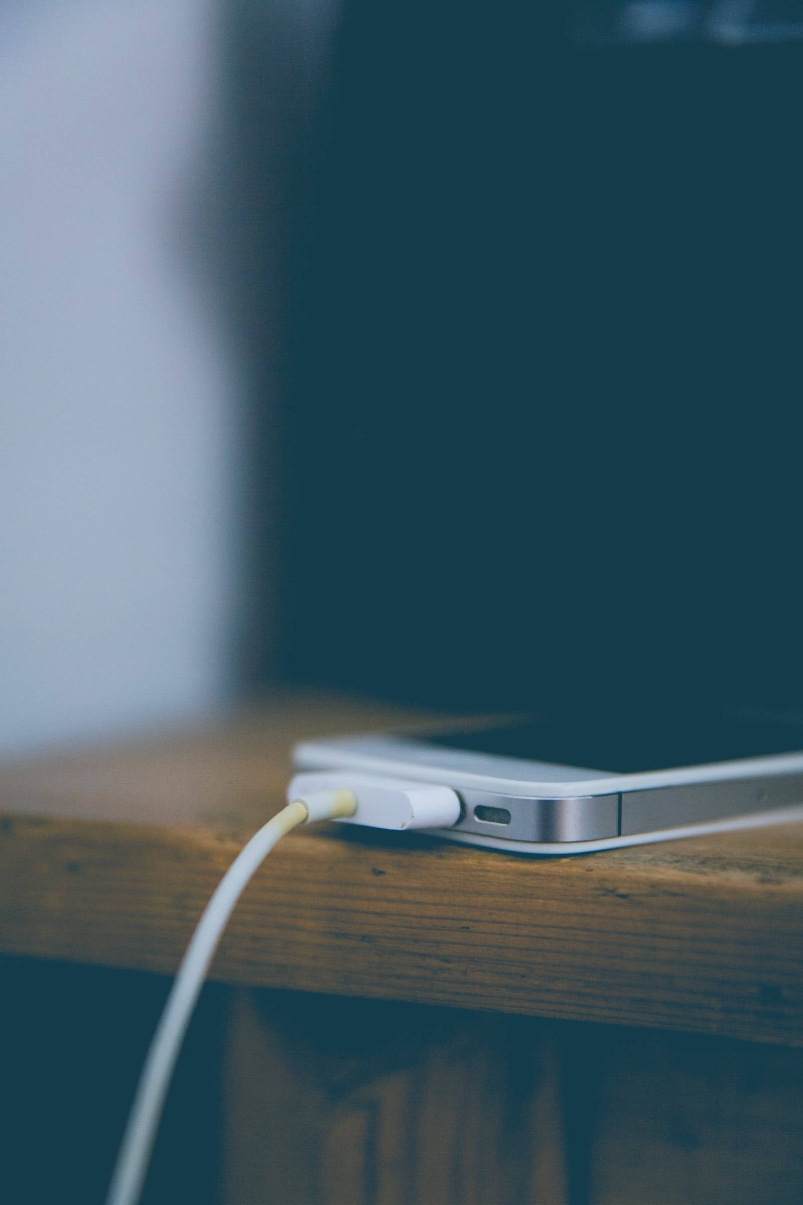 Pimeä iPhone 4 latauksessa Taustakuvat