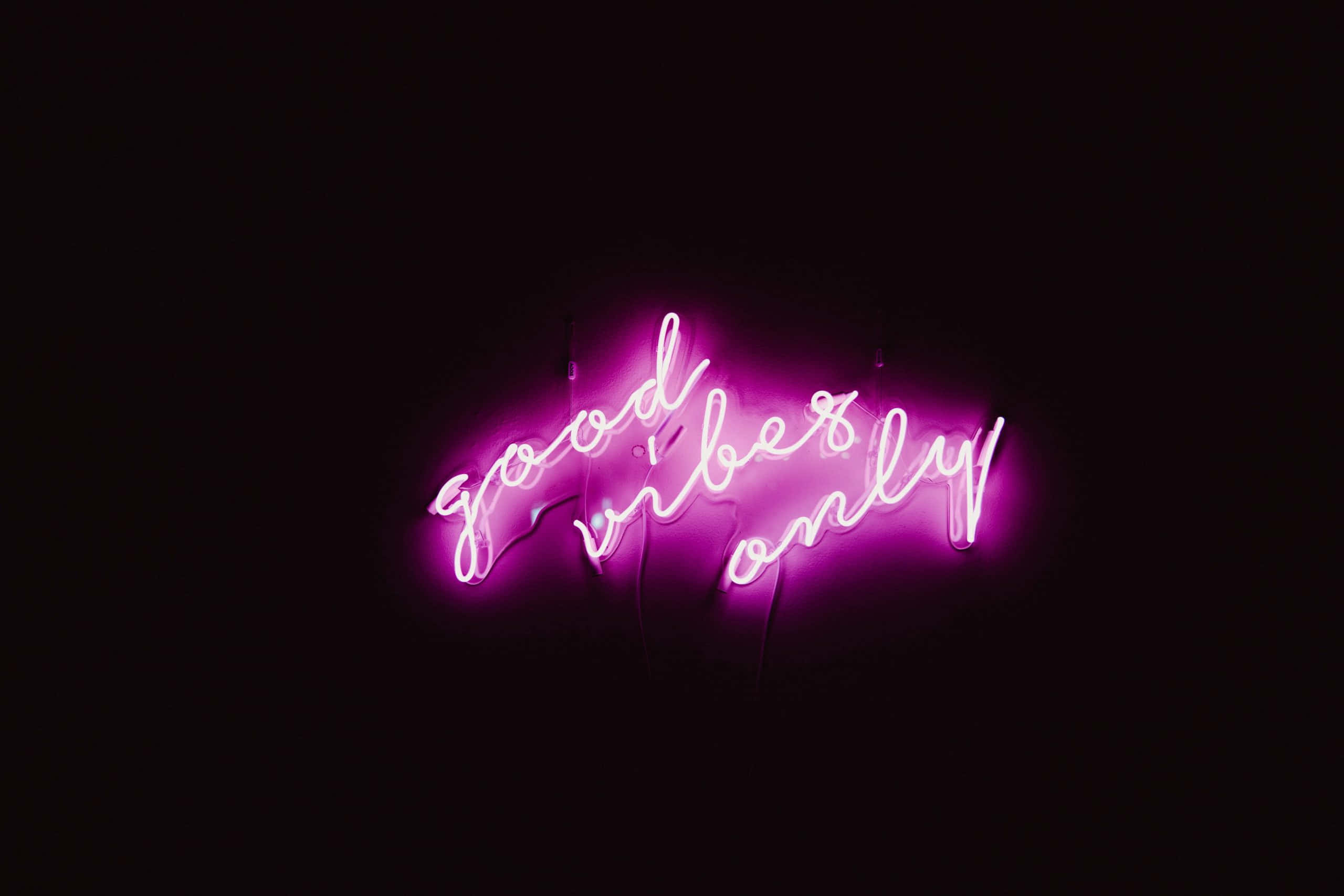 Pinkki neonkyltti Good Vibe Taustakuvat