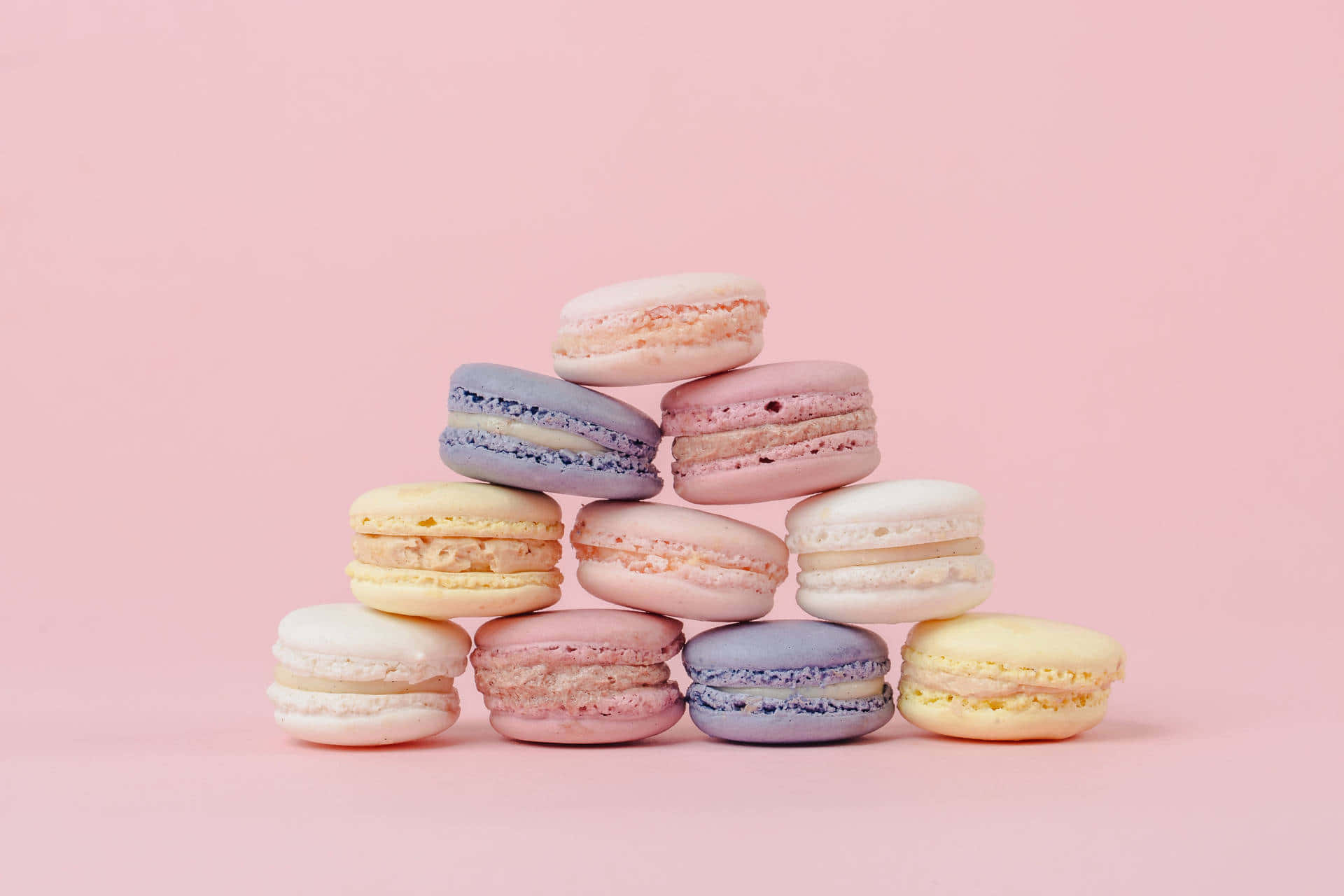Pinkkiessteettinen pino macaroneja -kuva Taustakuvat