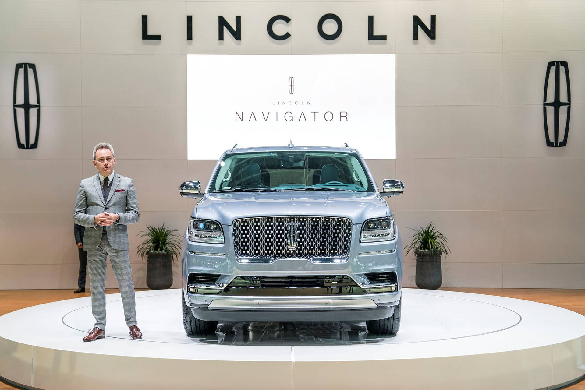 Premium-sininen viimeistely Lincoln Car Navigator — Hienot autot GIF Taustakuvat