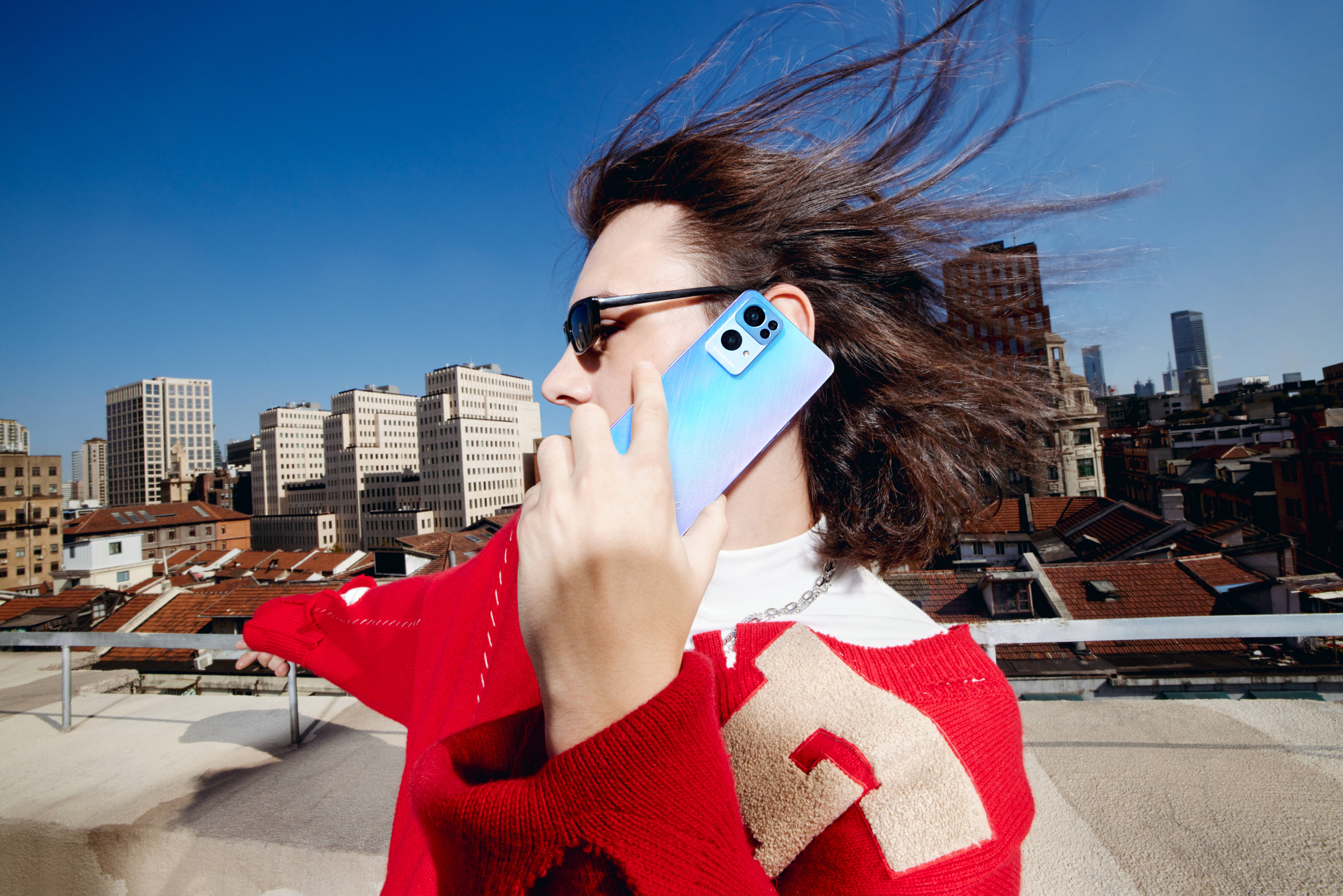 Puhelimessa Oppo Reno7 Taustakuvat