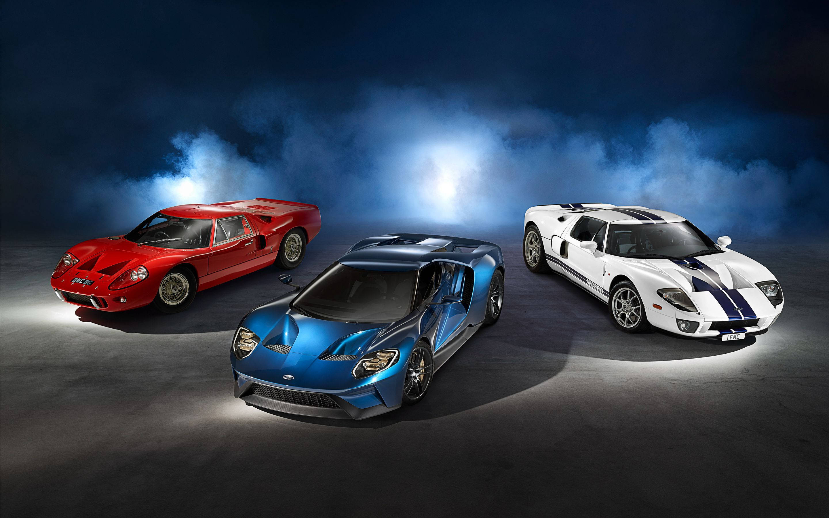 Punainen, sininen ja valkoinen Ford GT — Hienot autot GIF Taustakuvat